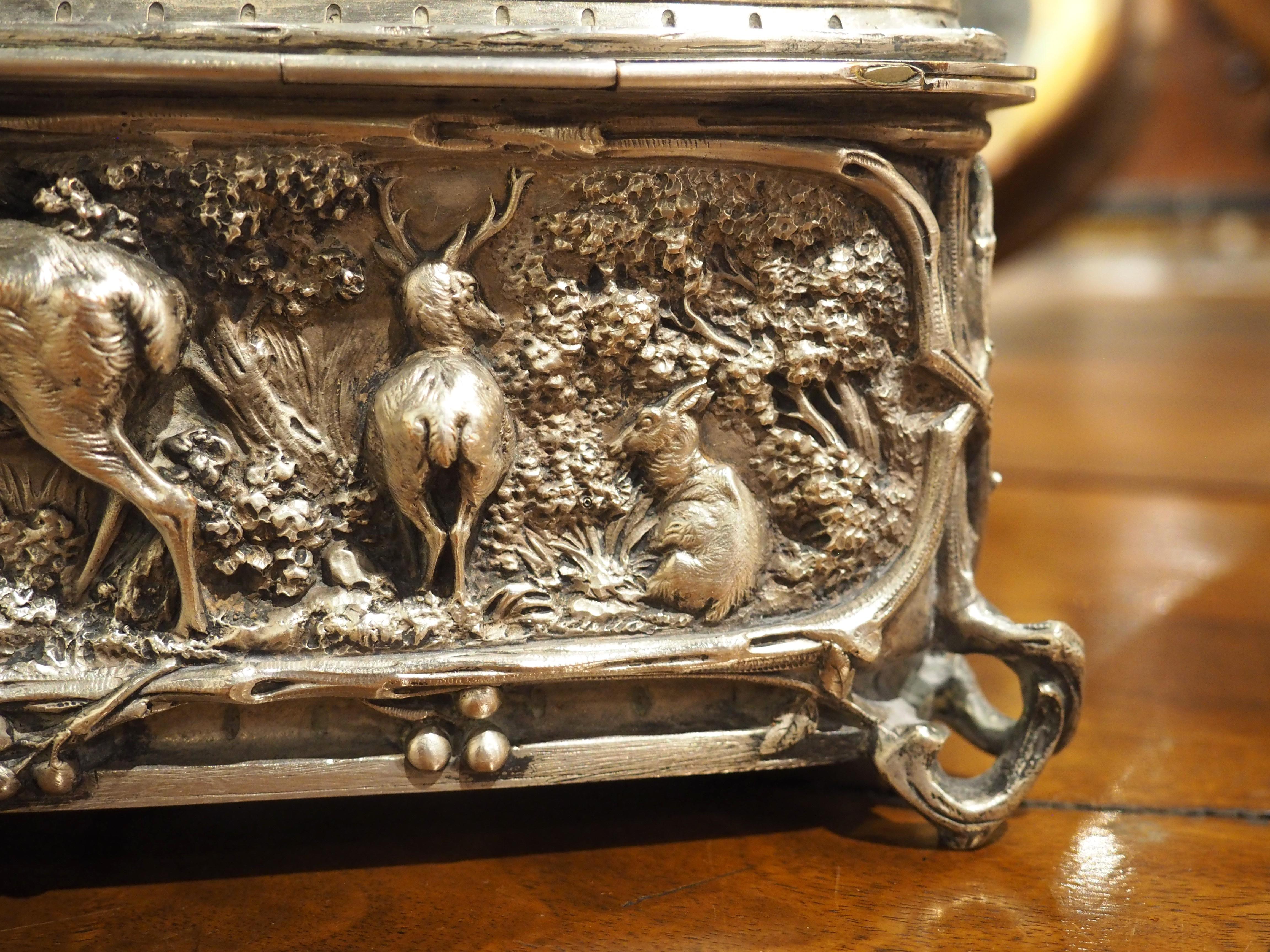 Eine fein gegossene Tischschatulle aus versilberter Bronze von L. Oudry, Paris, CIRCA 1865 im Angebot 12