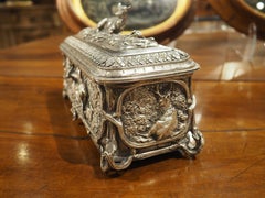 Uno scrigno da tavolo in bronzo argentato finemente fuso di A. Oudry, Parigi, CIRCA 1865