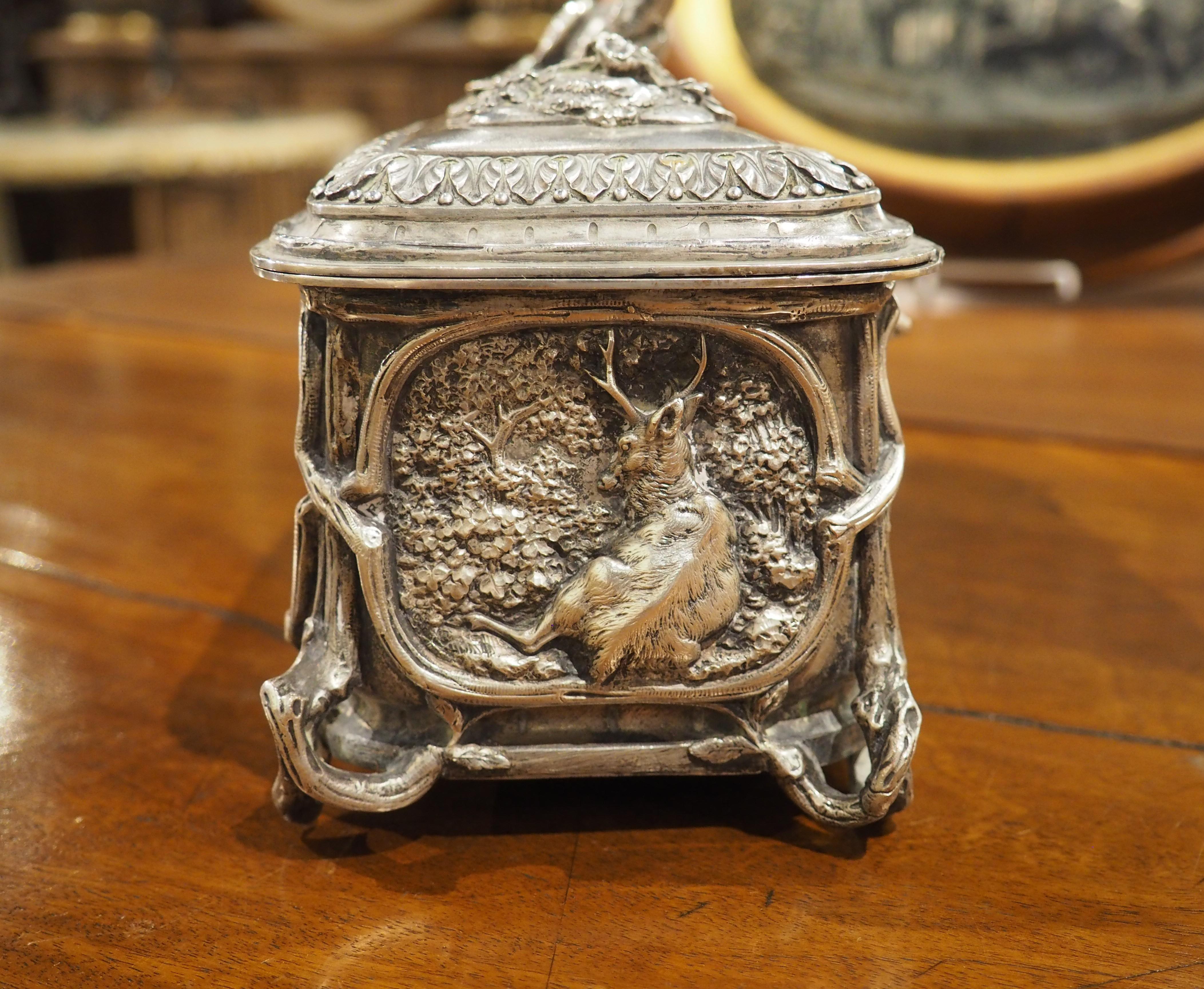 Eine fein gegossene Tischschatulle aus versilberter Bronze von L. Oudry, Paris, CIRCA 1865 im Angebot 13