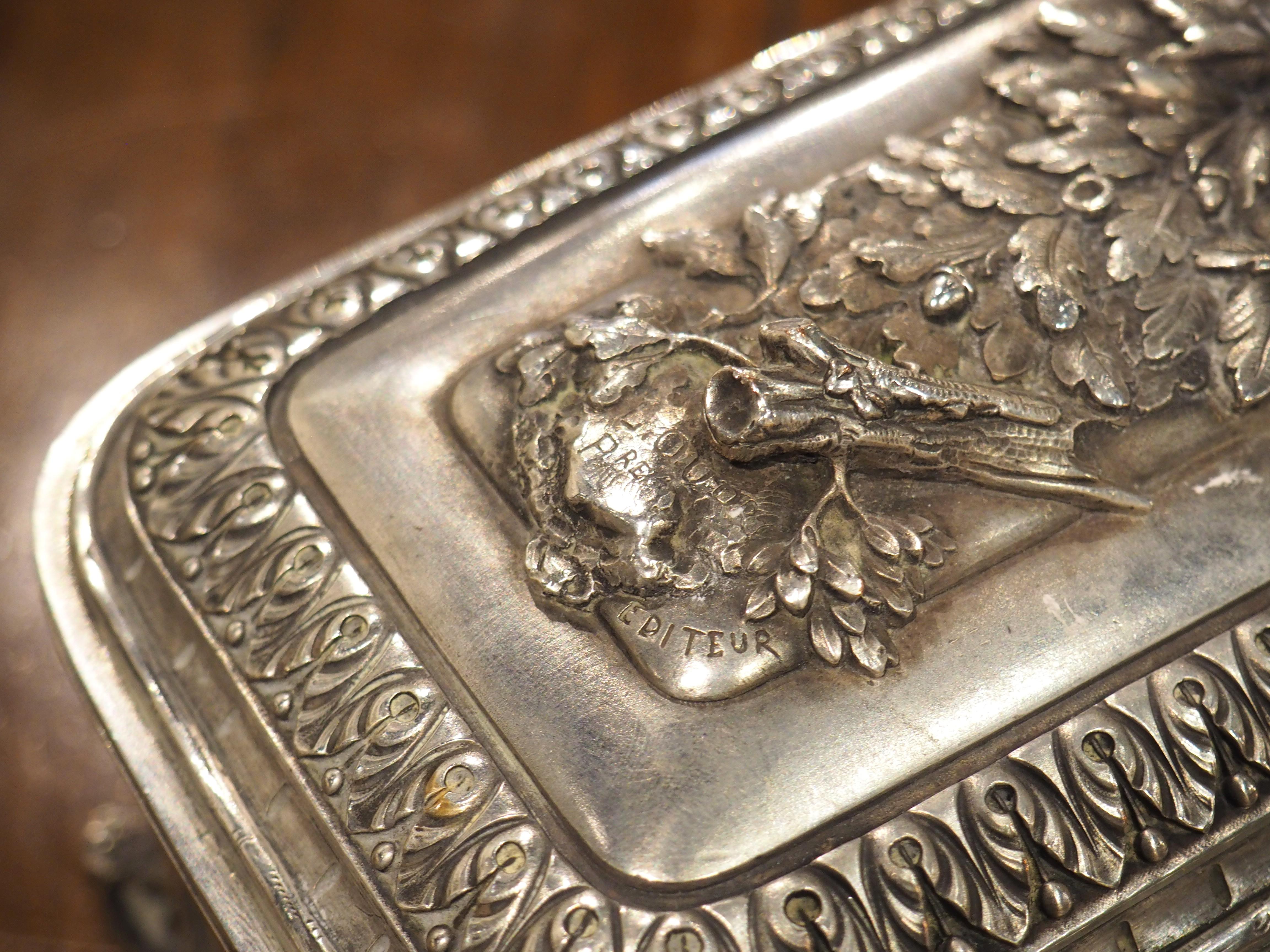 Eine fein gegossene Tischschatulle aus versilberter Bronze von L. Oudry, Paris, CIRCA 1865 (Französisch) im Angebot