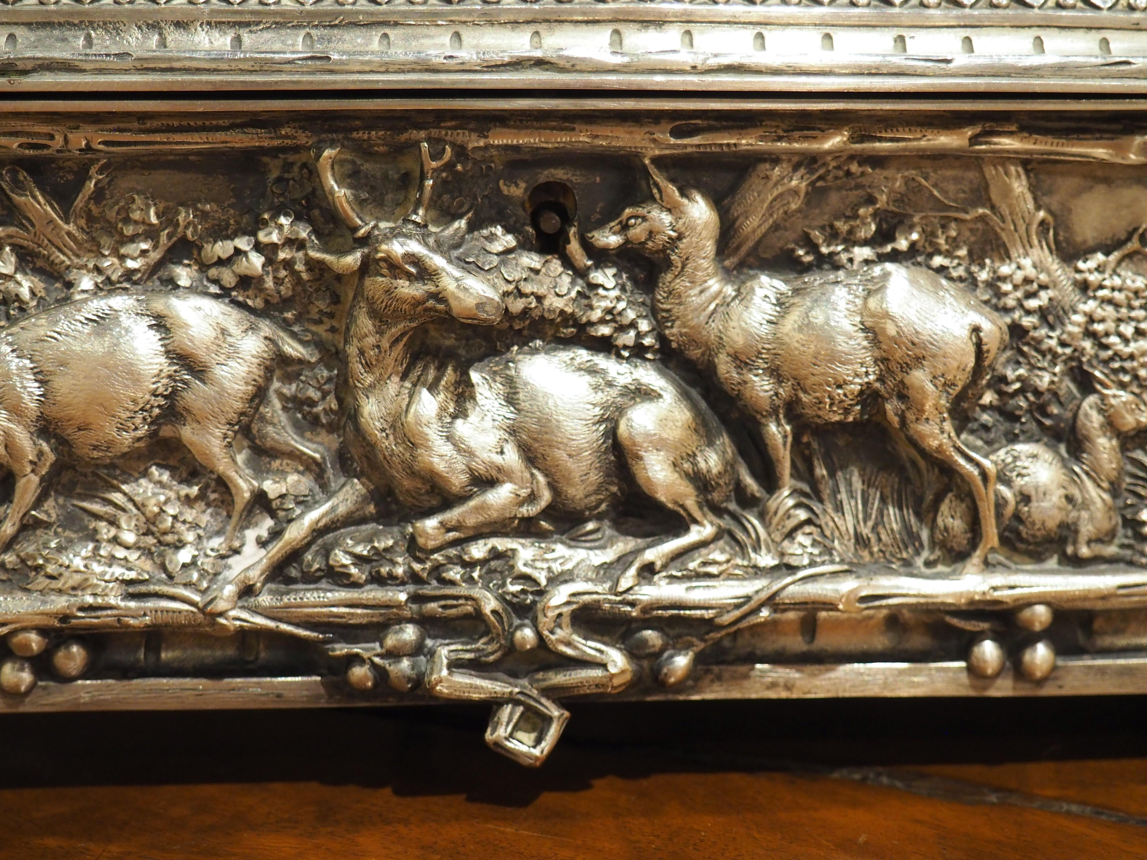 Eine fein gegossene Tischschatulle aus versilberter Bronze von L. Oudry, Paris, CIRCA 1865 im Angebot 1