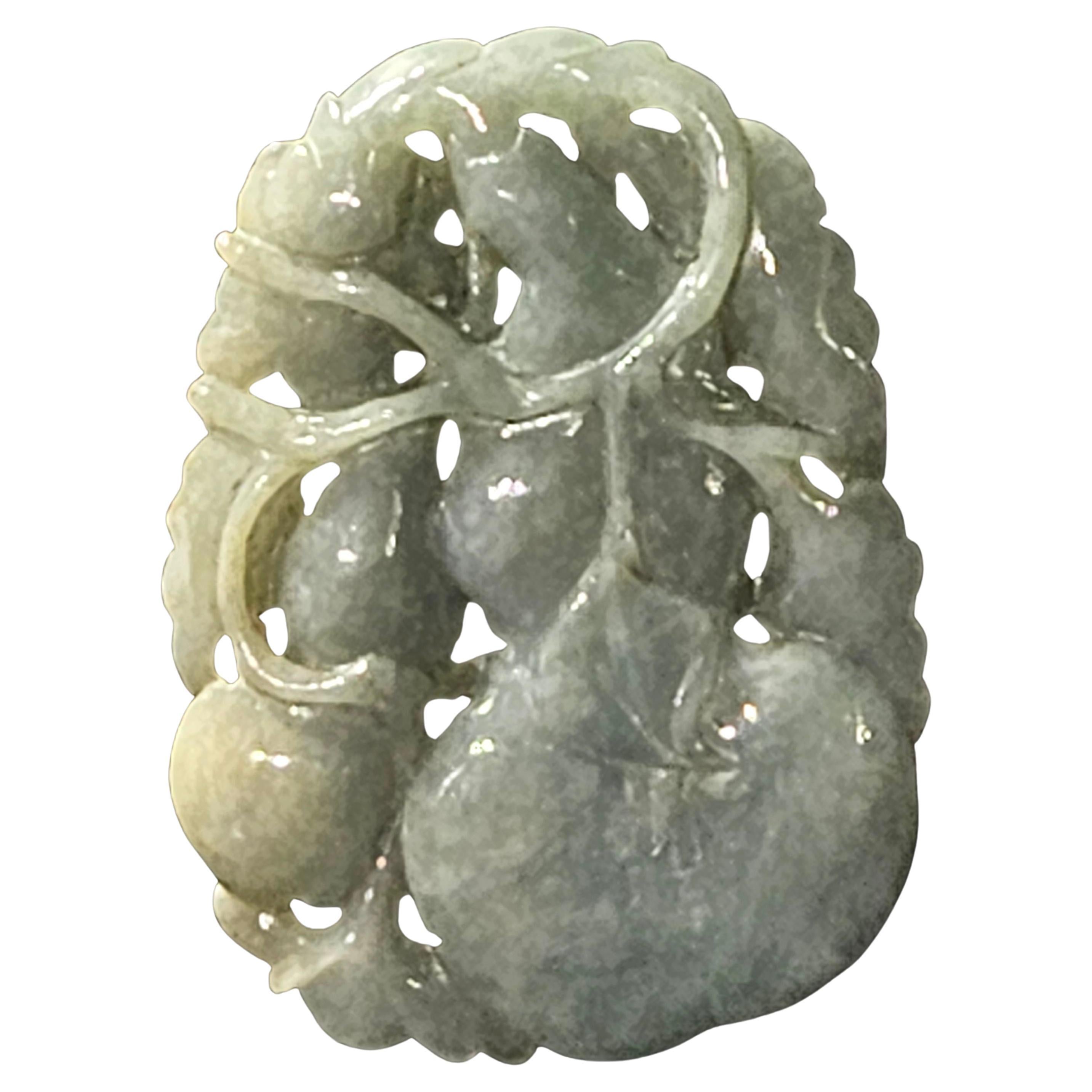 Pendentif en jadéite du Myanmar finement sculpté à la main Ric#008