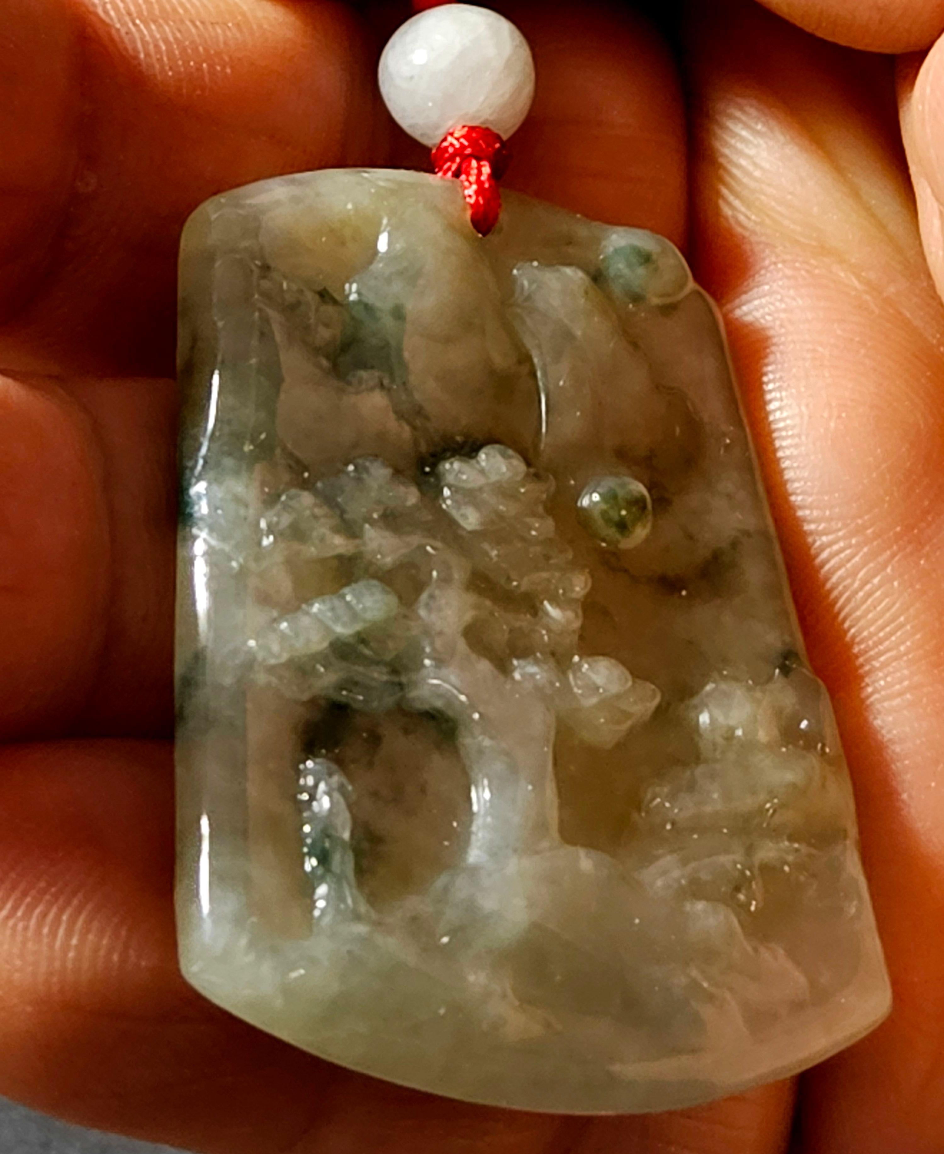 Pendentif en jadéite naturelle du Myanmar finement sculptée à la main Ric#JD001 en vente 2