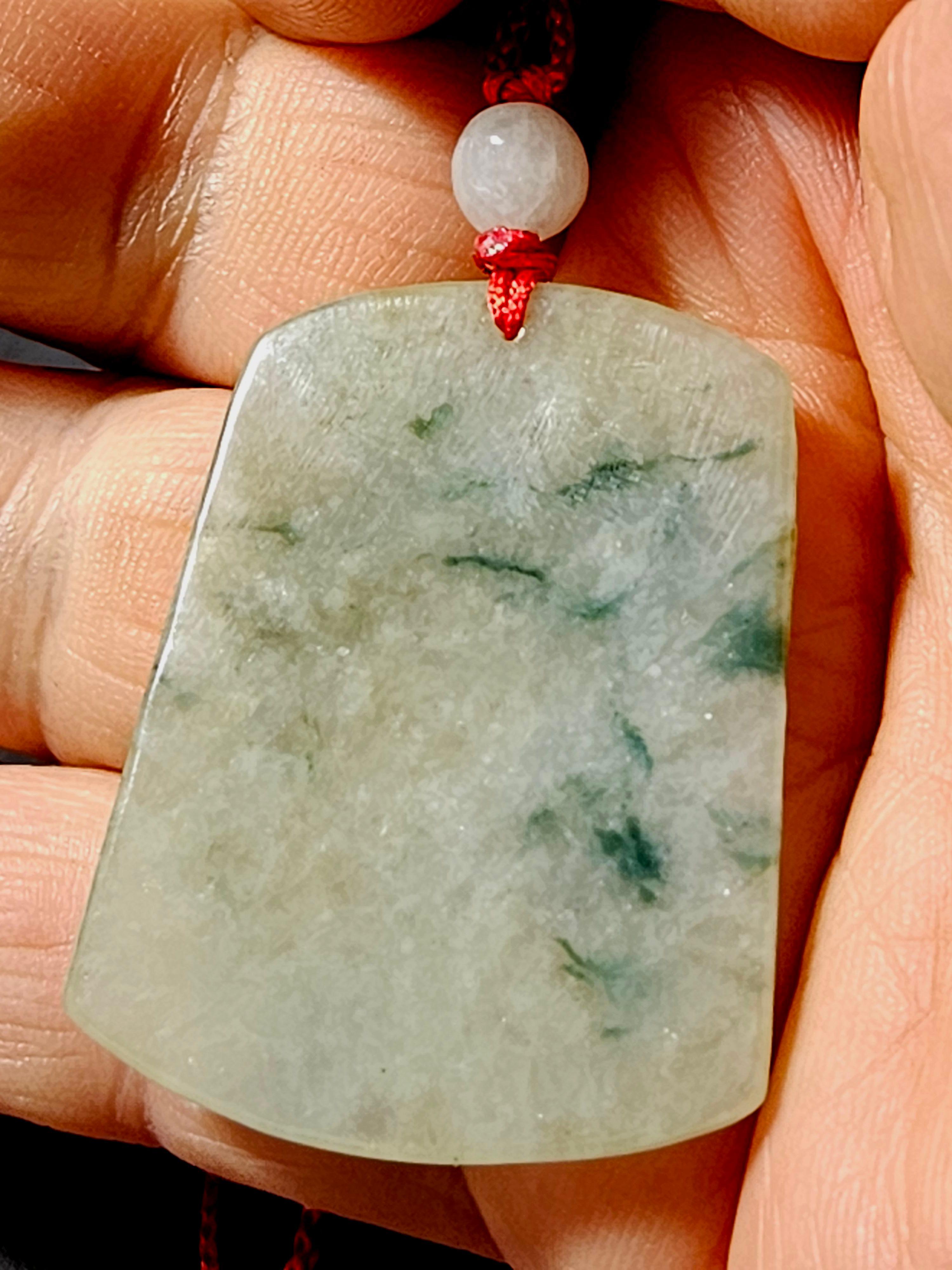 Pendentif en jadéite naturelle du Myanmar finement sculptée à la main Ric#JD001 en vente 3