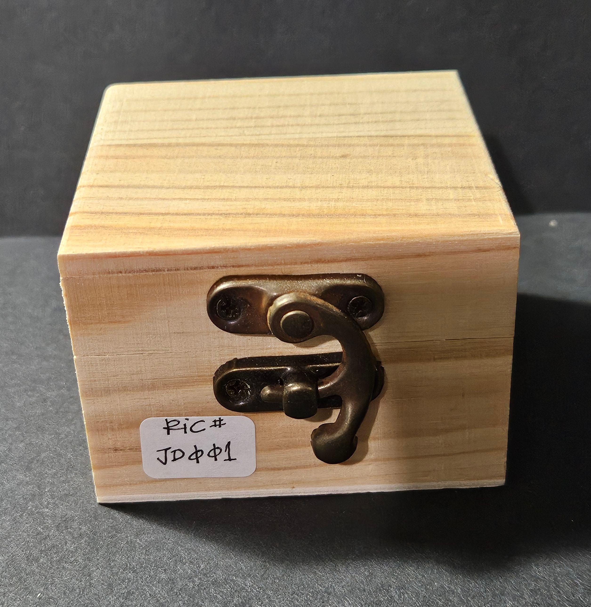 Pendentif en jadéite naturelle du Myanmar finement sculptée à la main Ric#JD001 en vente 5