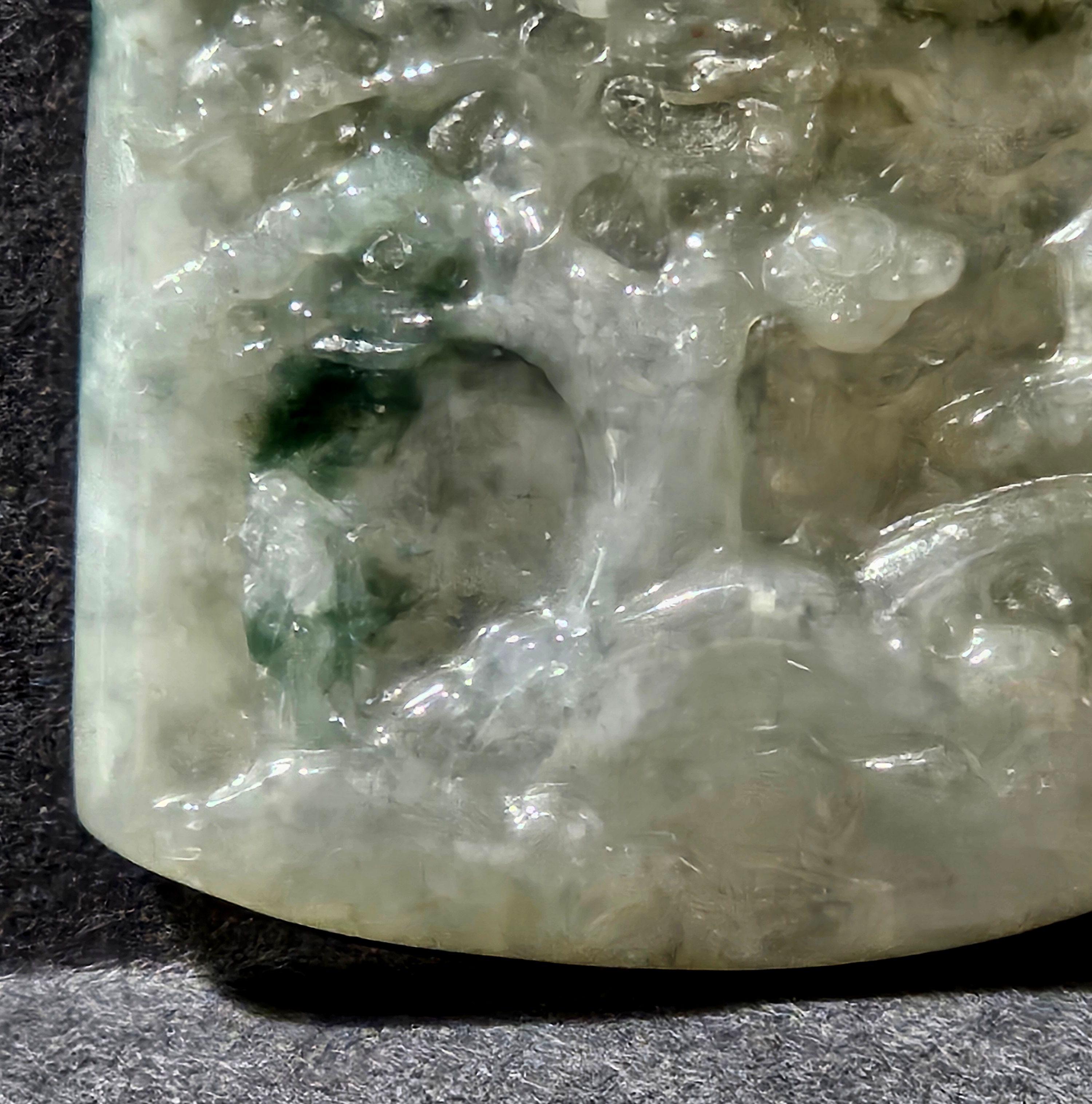 Chinois Pendentif en jadéite naturelle du Myanmar finement sculptée à la main Ric#JD001 en vente