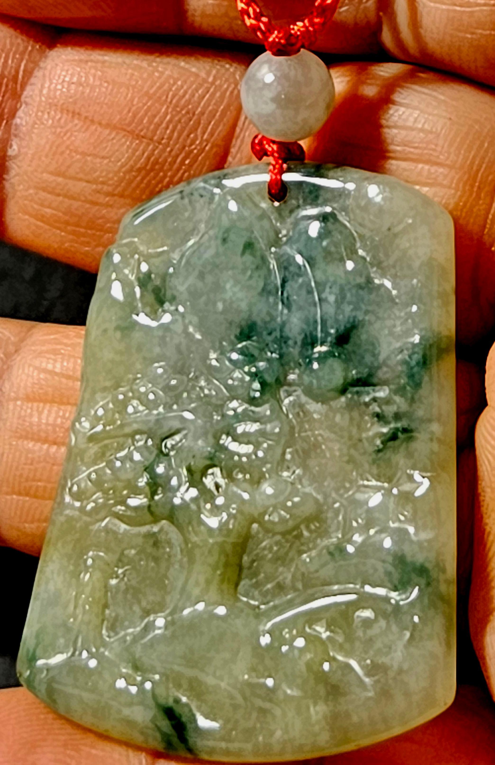 Pendentif en jadéite naturelle du Myanmar finement sculptée à la main Ric#JD002 Excellent état - En vente à Norton, MA