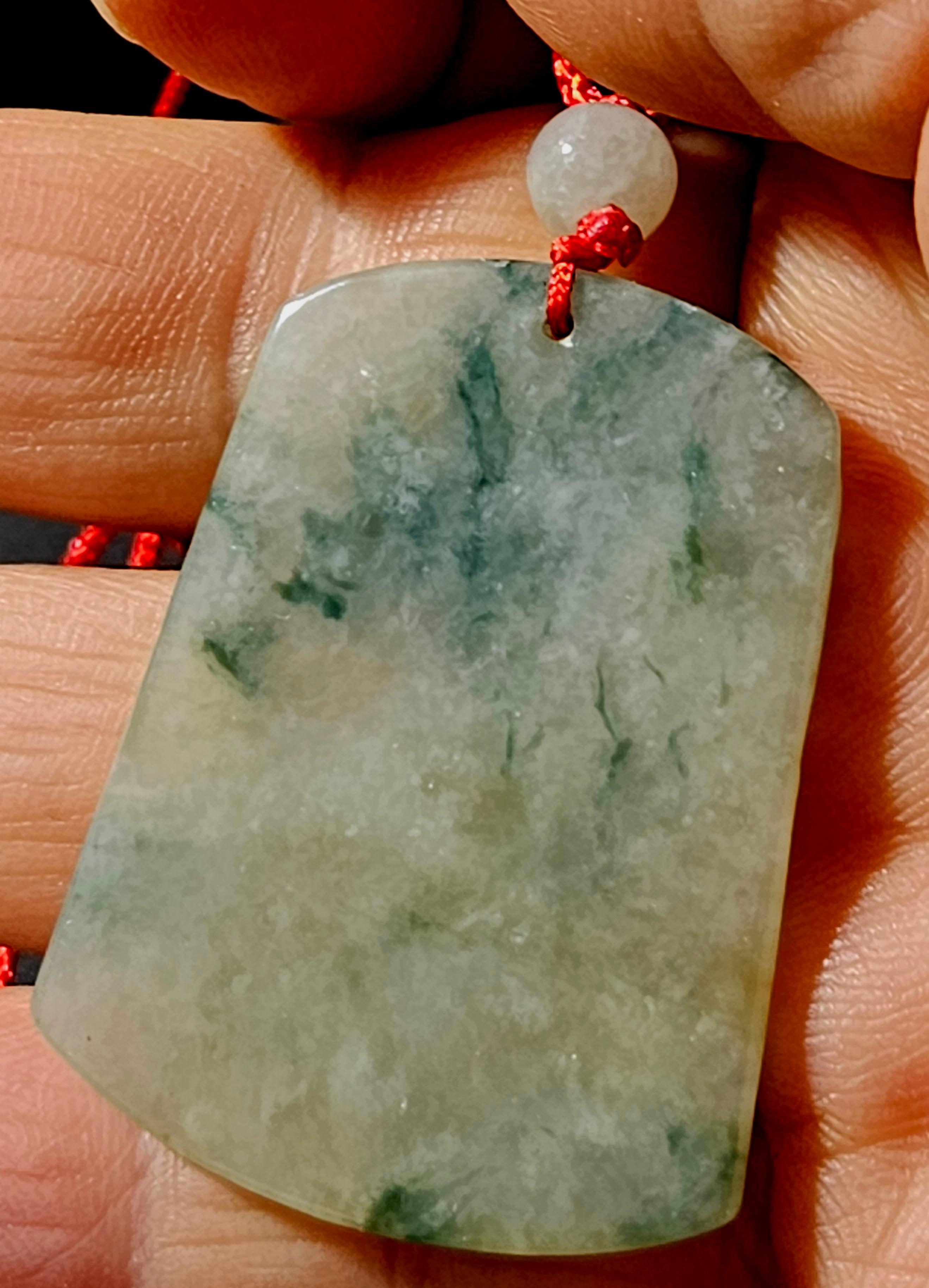 20ième siècle Pendentif en jadéite naturelle du Myanmar finement sculptée à la main Ric#JD002 en vente