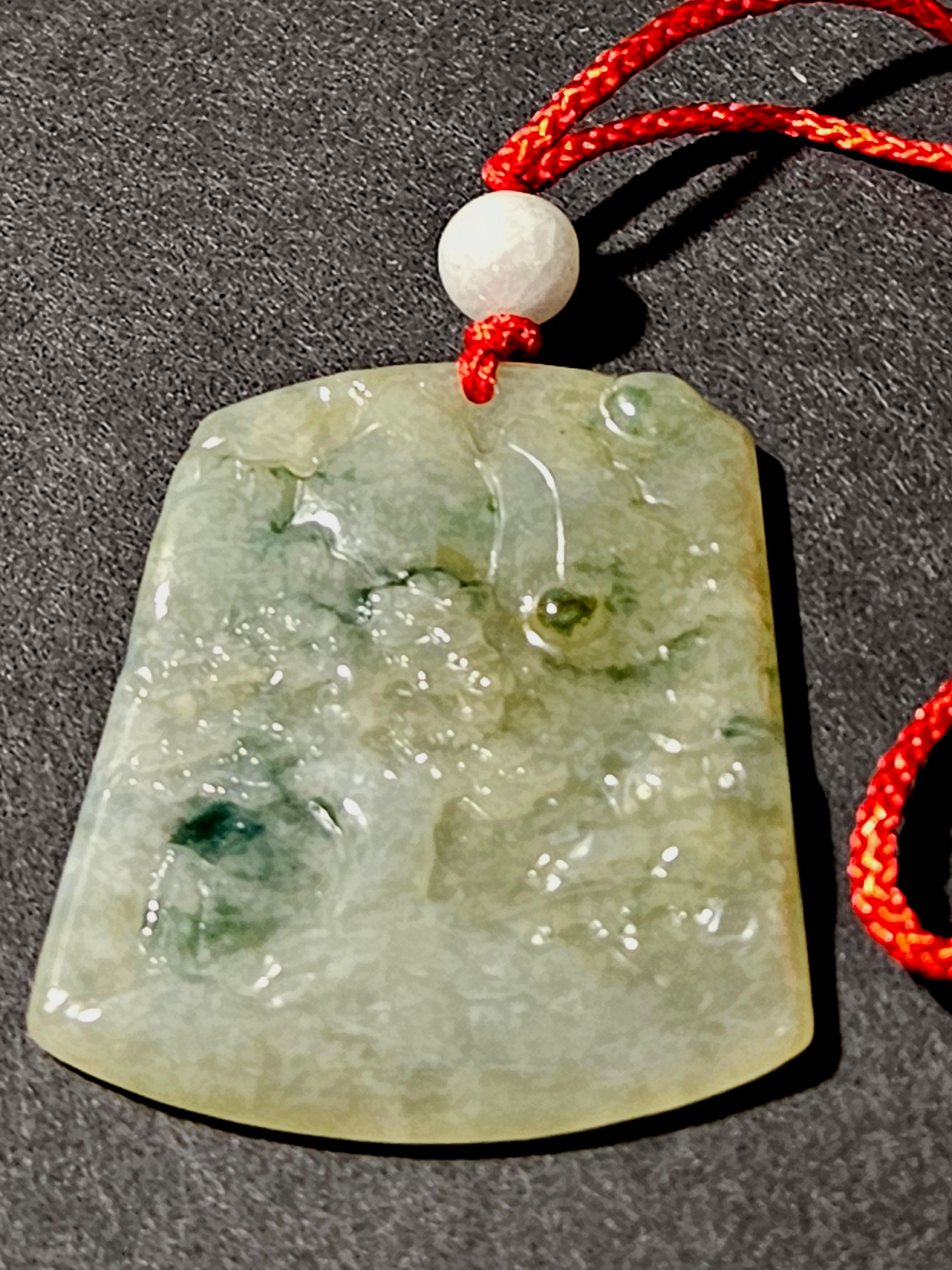 20ième siècle Pendentif en jadéite naturelle du Myanmar finement sculptée à la main Ric#JD001 en vente