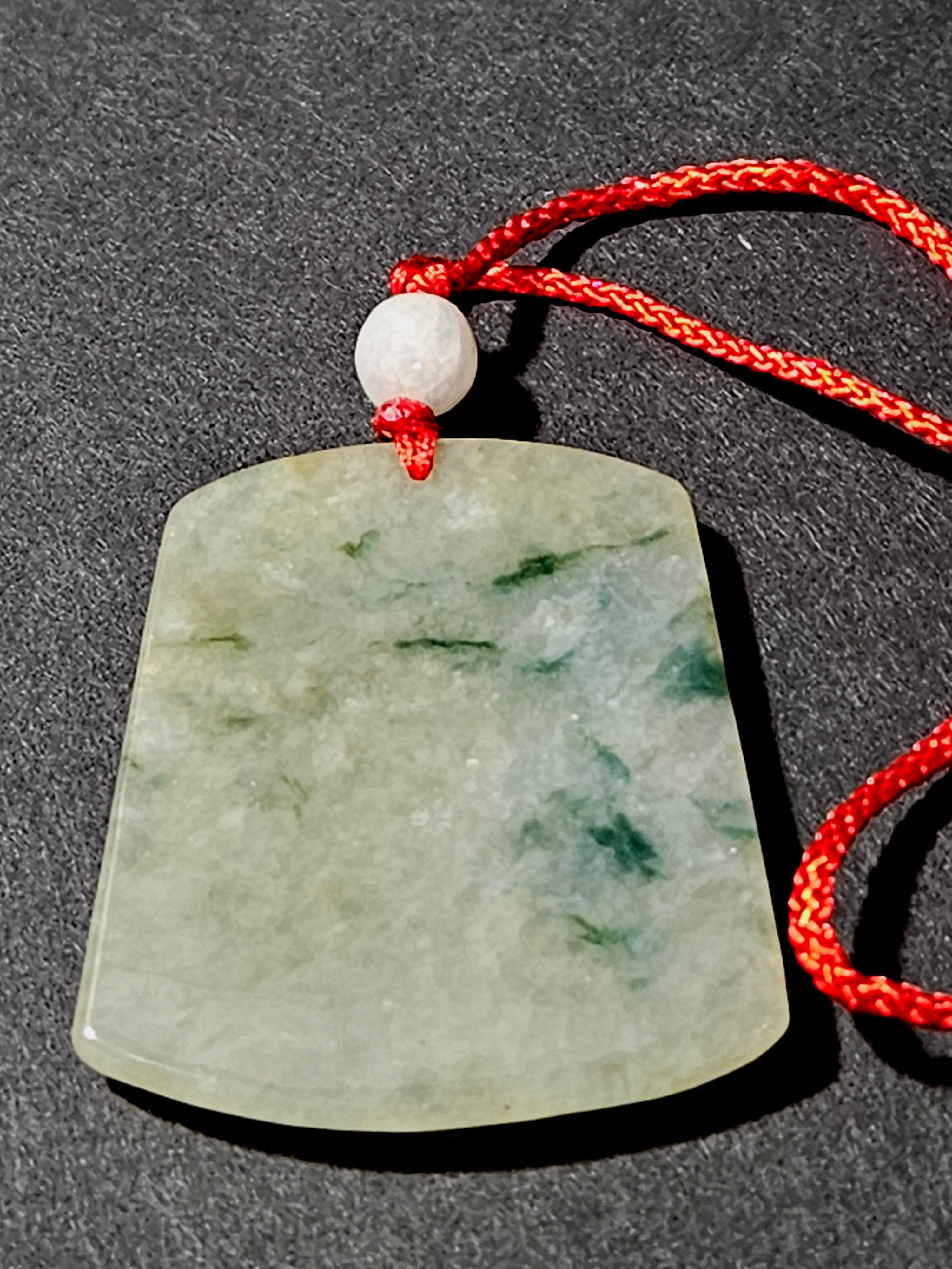 Jade Pendentif en jadéite naturelle du Myanmar finement sculptée à la main Ric#JD001 en vente