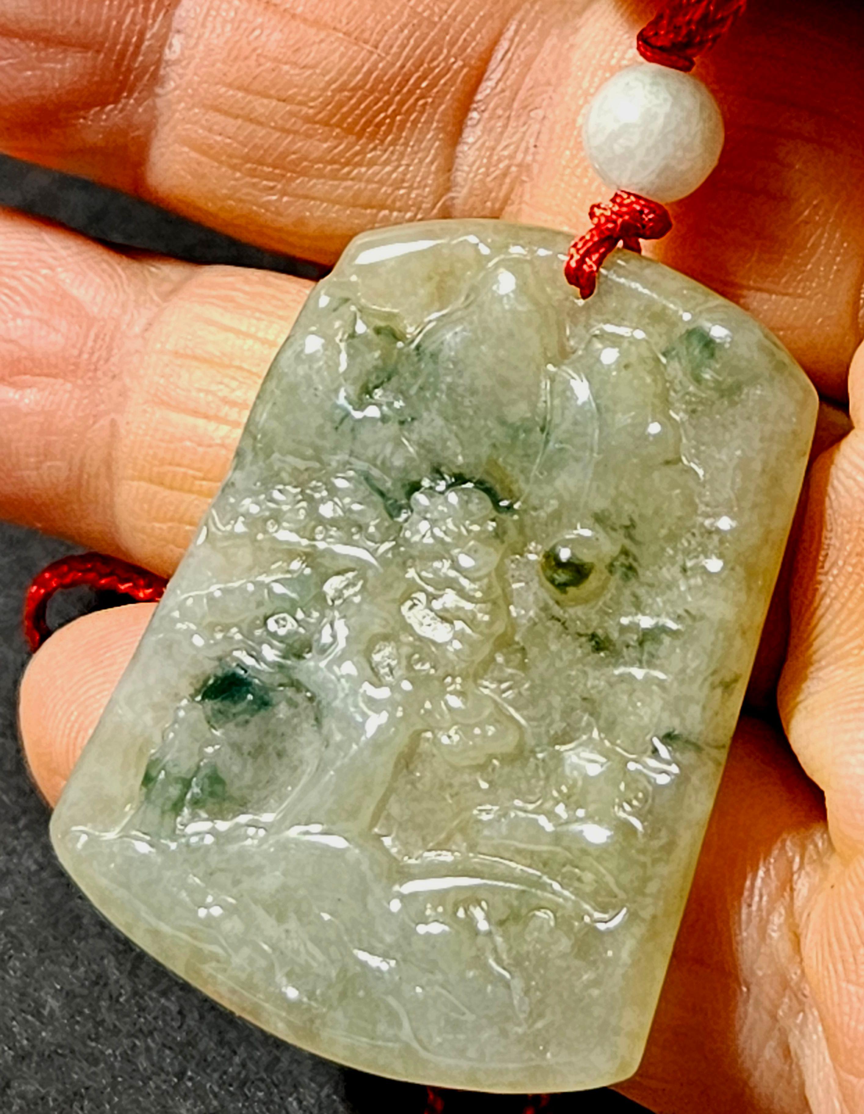 Pendentif en jadéite naturelle du Myanmar finement sculptée à la main Ric#JD001 en vente 1