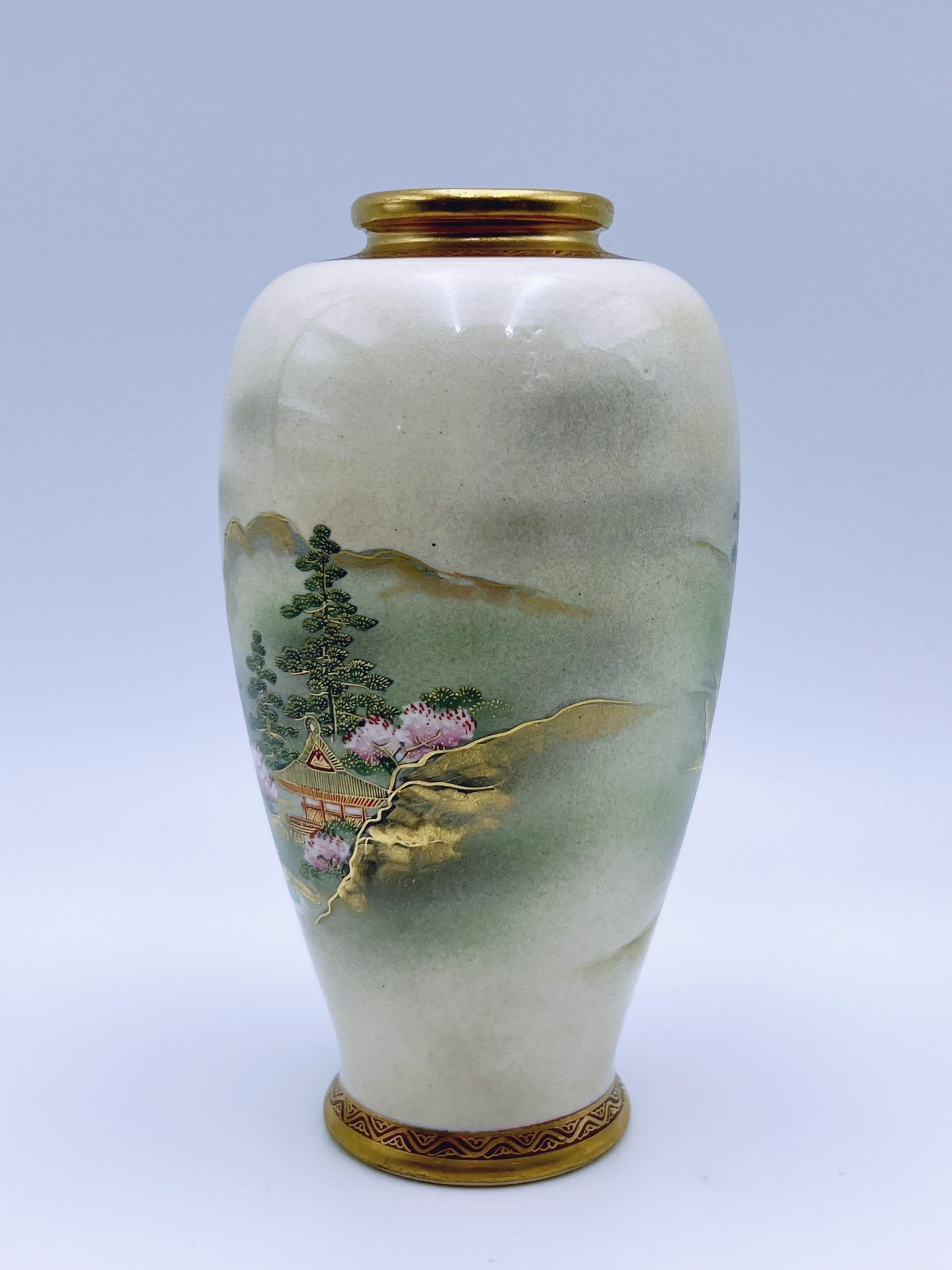 Peint à la main Vase en faïence de Satsuma finement décoré, doré à la main, 18/1900 en vente