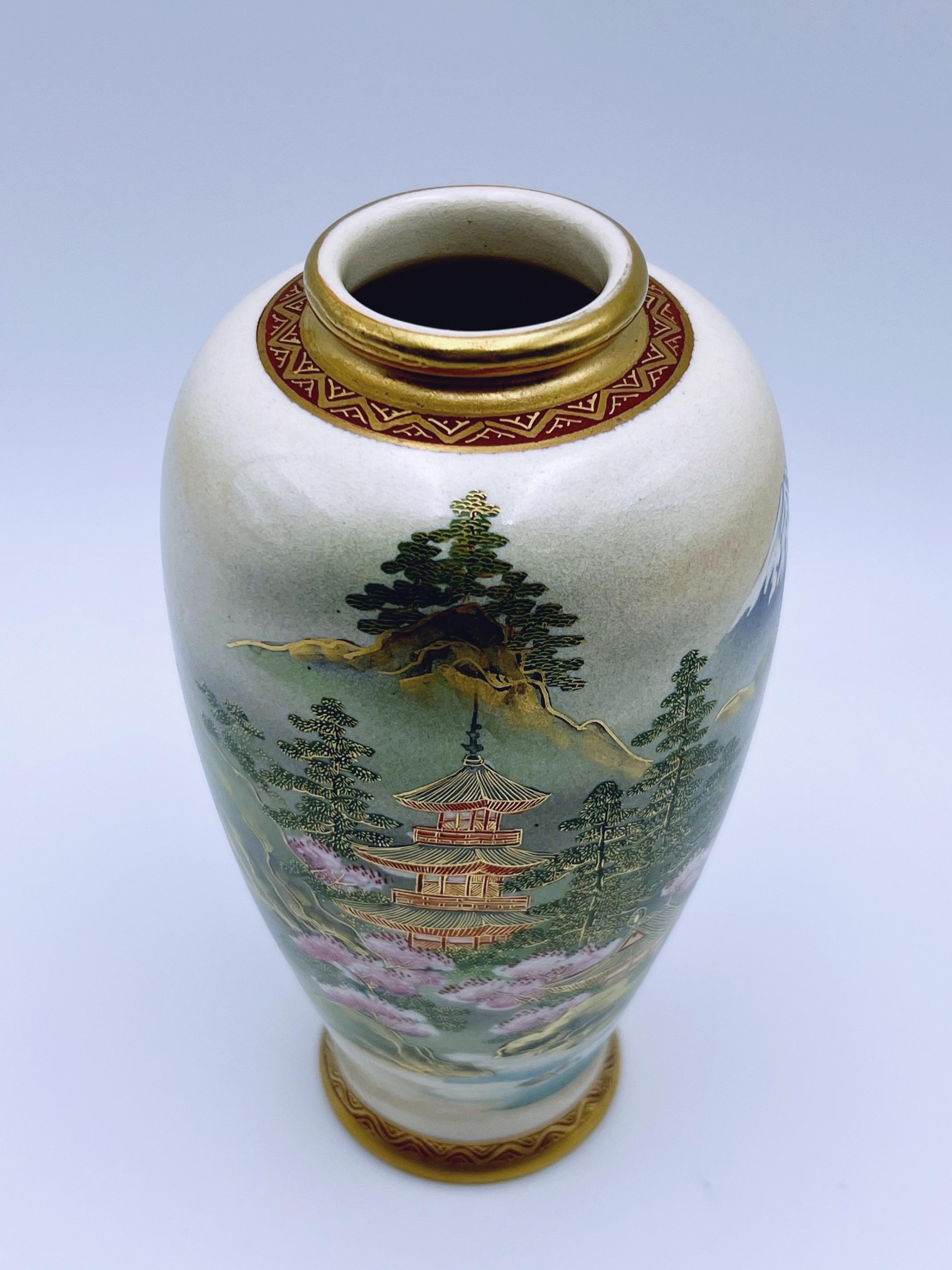 Vase en faïence de Satsuma finement décoré, doré à la main, 18/1900 Bon état - En vente à Skien, NO