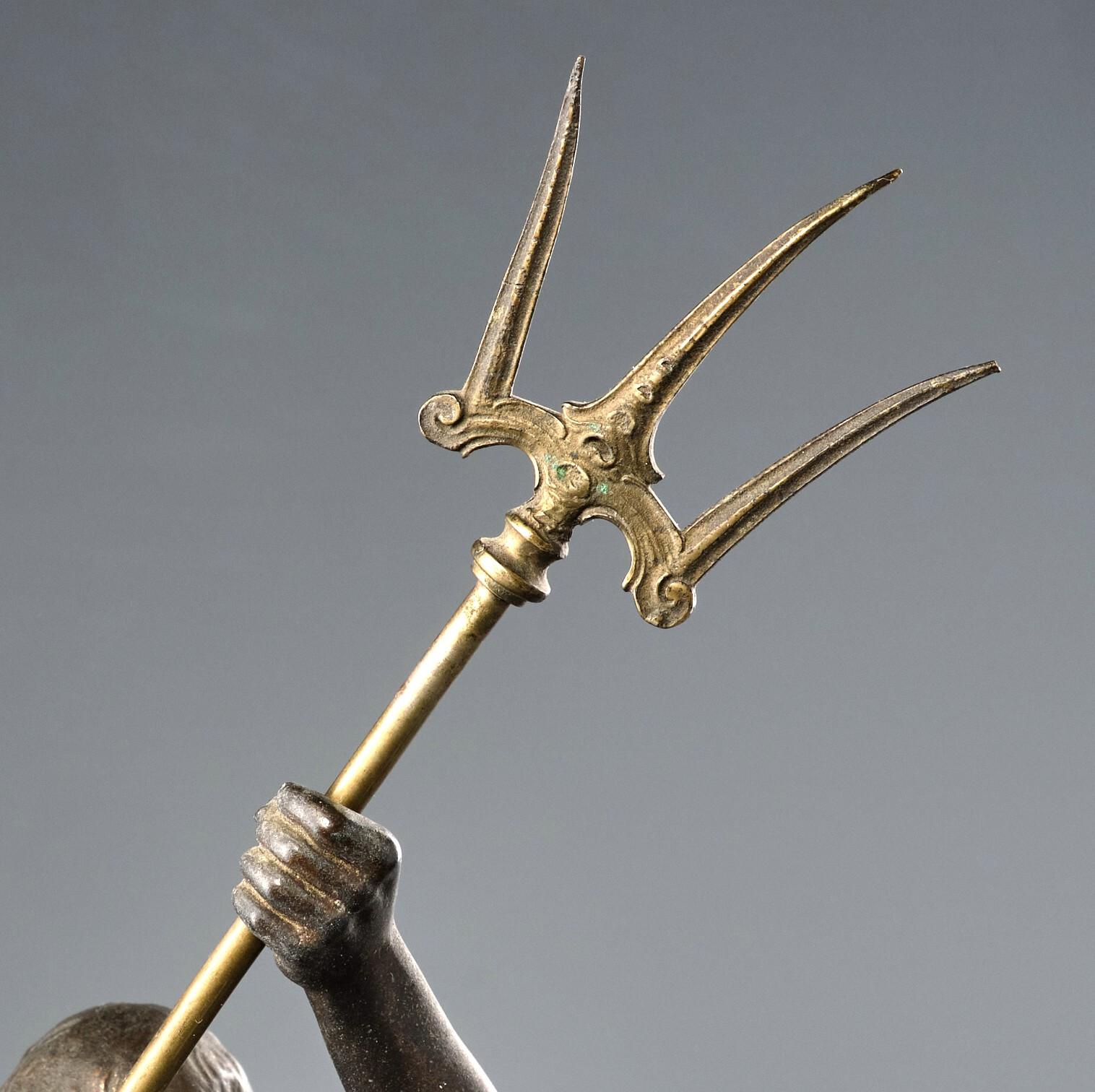Figura de Neptuno, de fundición fina, montada sobre una base de piedra de jabón tallada Renacimiento neoclásico en venta