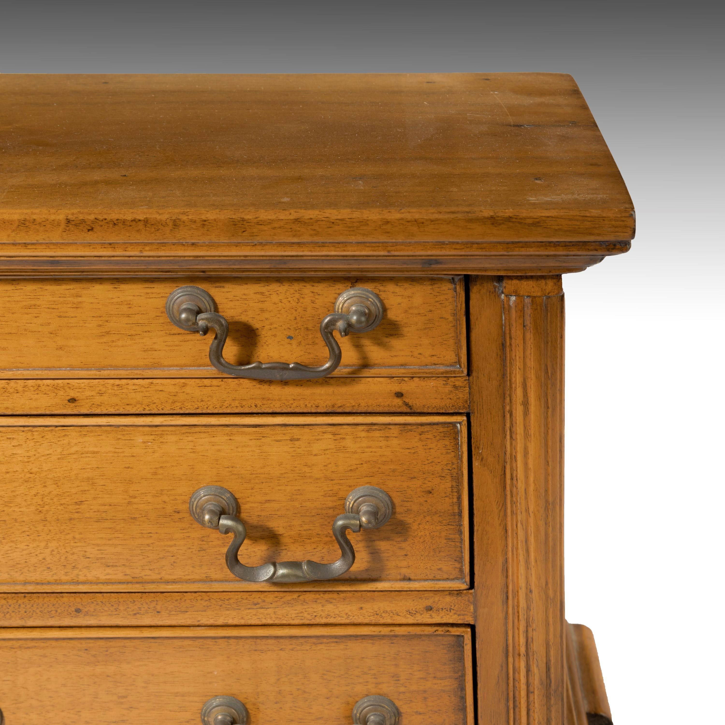 English Finely Made Mid- 20th Century Golden Mahogany Chest of Drawers