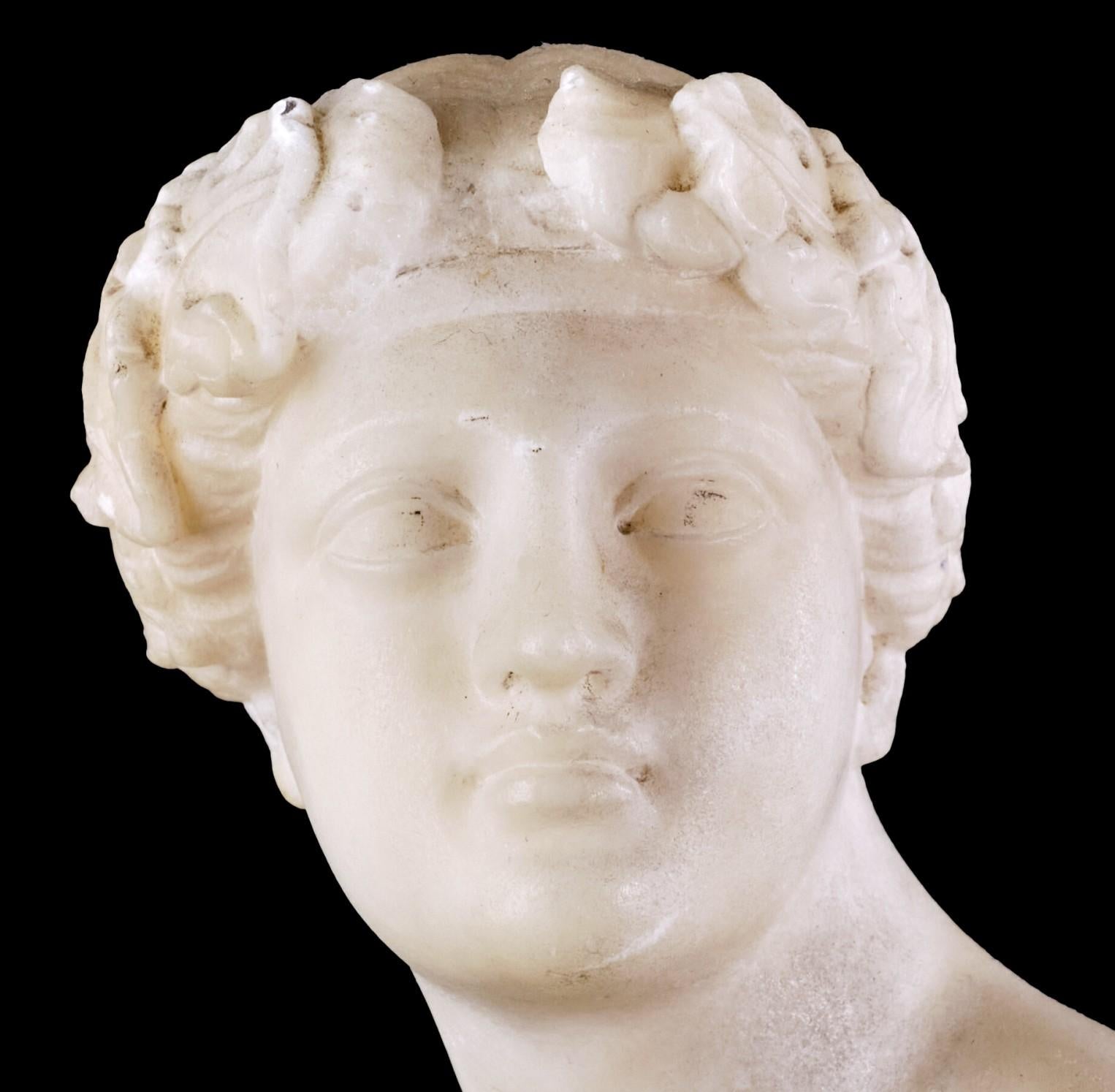 XIXe siècle Groupe figuratif d'Ariane et de la panthère finement sculpté en albâtre du 19e siècle en vente