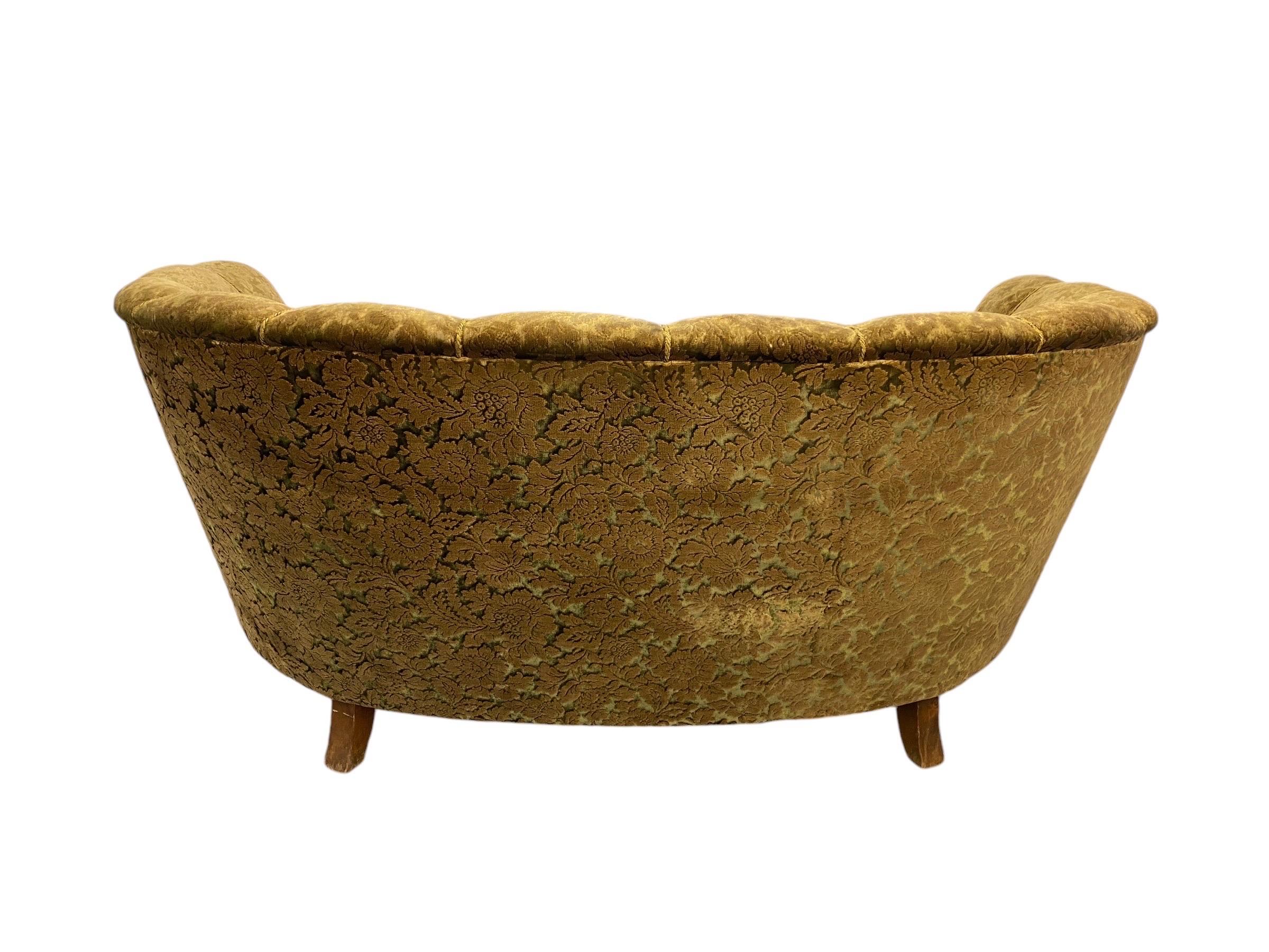 Divano curvo di design finlandese, Attr. Paul Boman, circa anni '40 in vendita 5