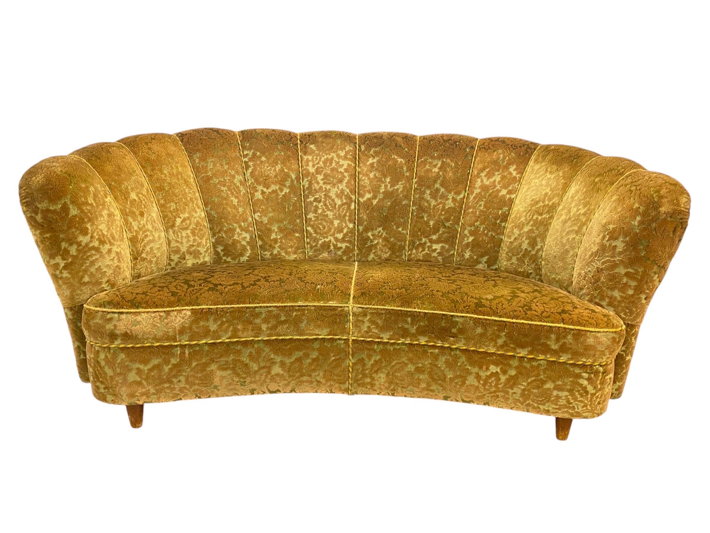 Divano curvo di design finlandese, Attr. Paul Boman, circa anni '40 in vendita 1