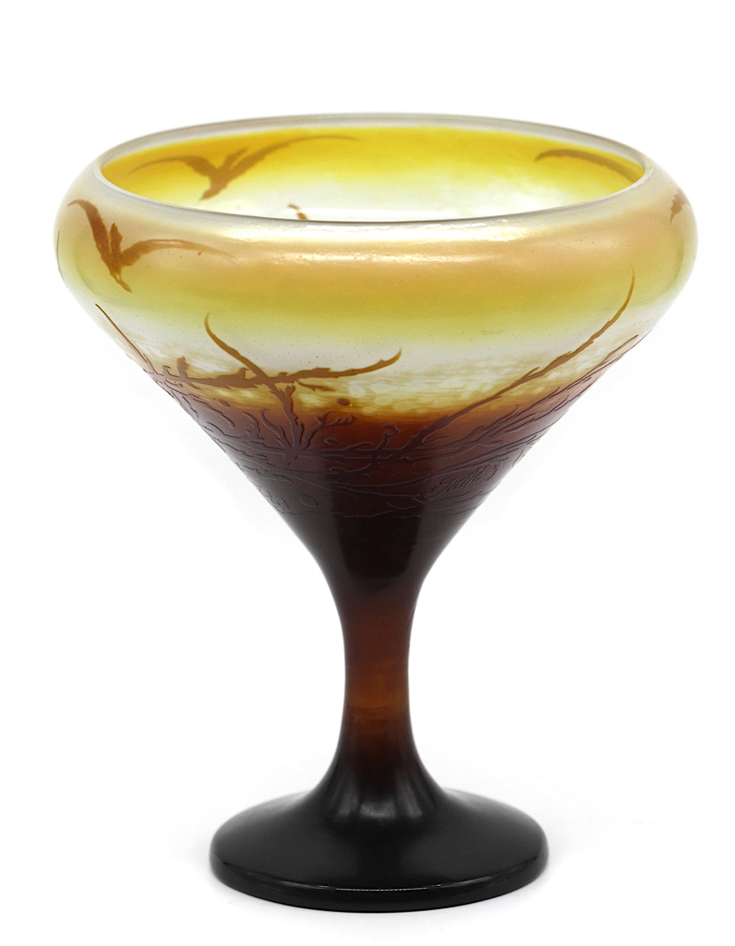 20th Century Fire-Polished Overlaid Cameo Glass Vase with Seagull Decoration For Sale