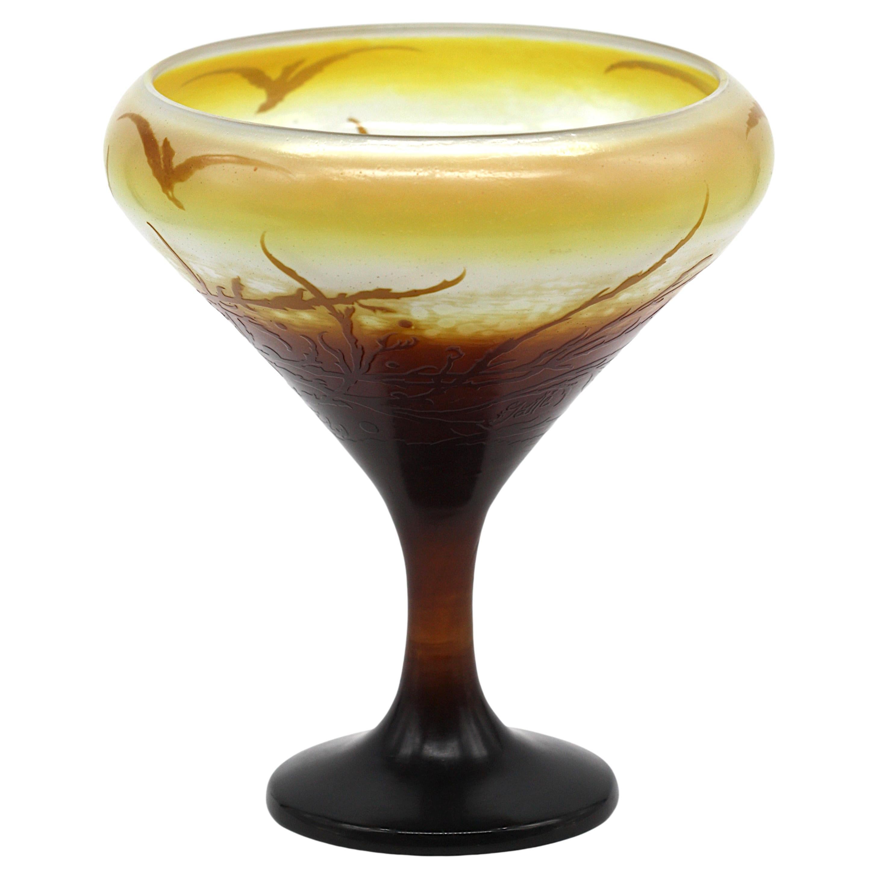Fire-Polished Overlaid Cameo Glass Vase with Seagull Decoration For Sale