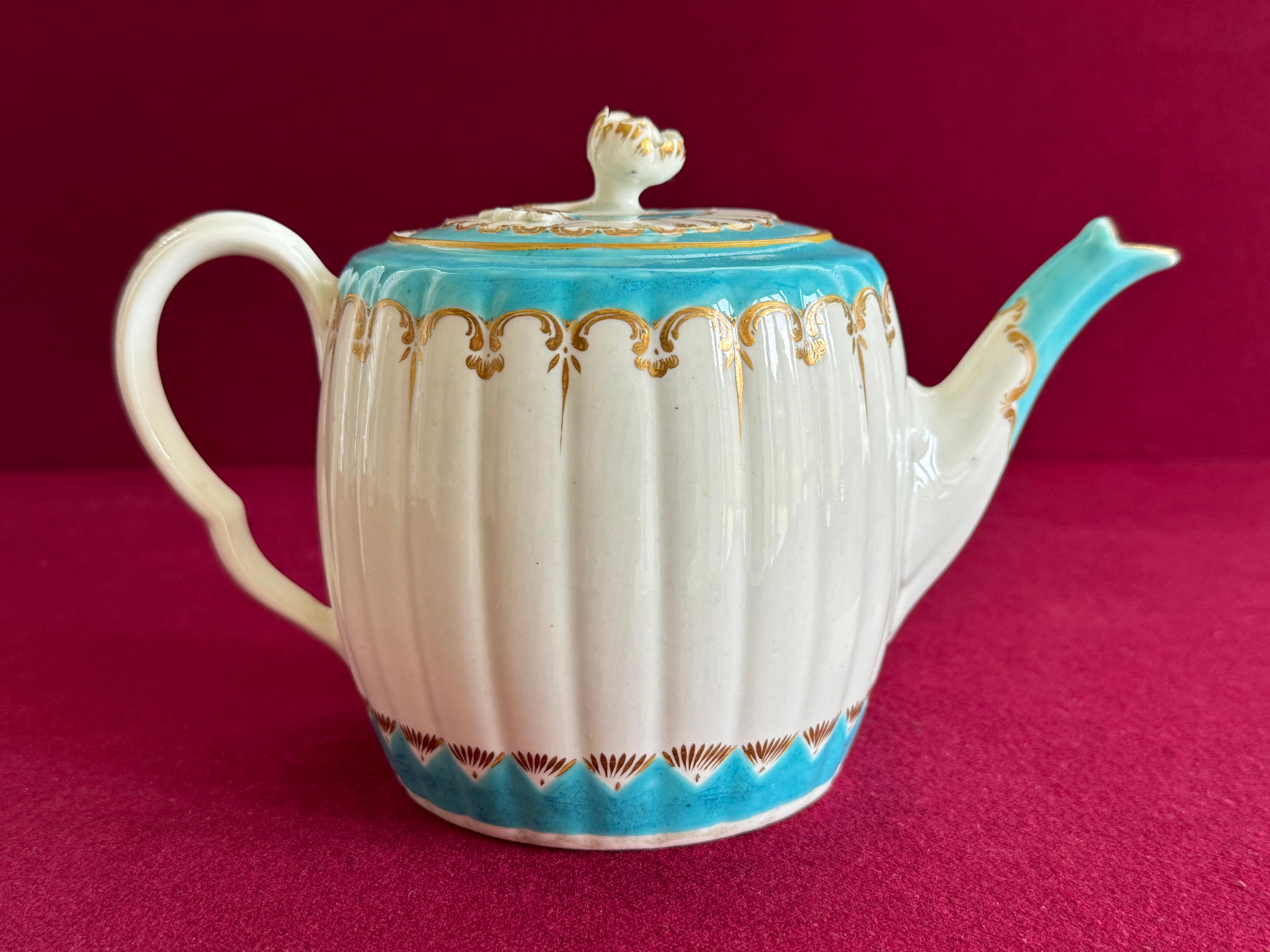 A First Period Worcester Porcelain Fluted Teapot c.1780 In Excellent Condition In Exeter, GB