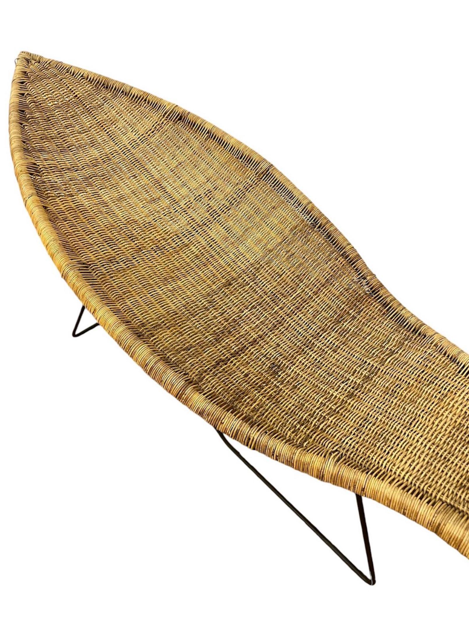 Ein LINA ZERVUDAKI FOR ELSA SCHIAPARELLI RATTAN FISH LOUNGE CHAIR, sehr schick,  Ein Kunstwerk.