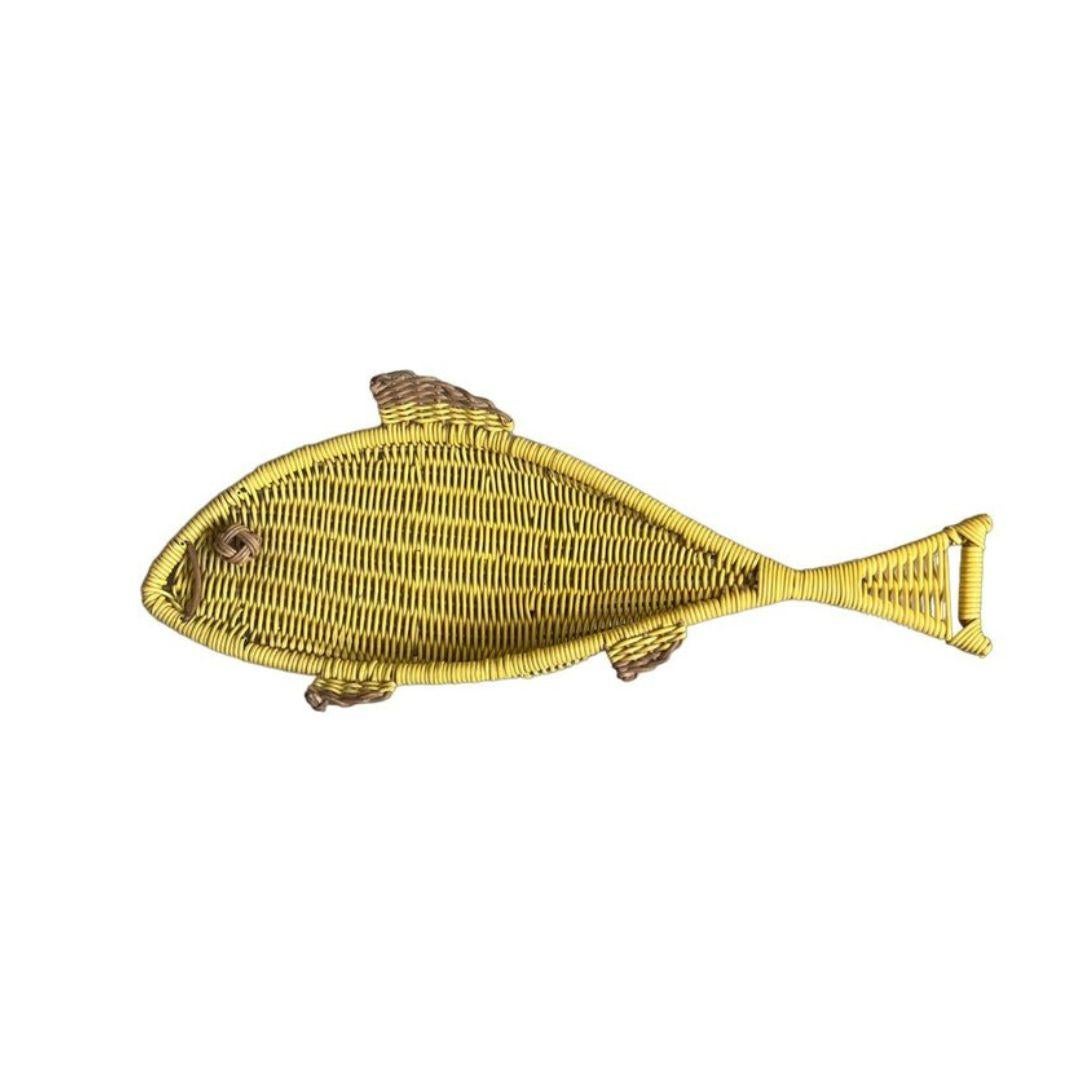 Vintage wicker basket’s in the shape of a fish and shell. Can be used as a catchall or hang on the wall for display.
Fish - 19”L X 8”W │ Shell - 11” X 11”