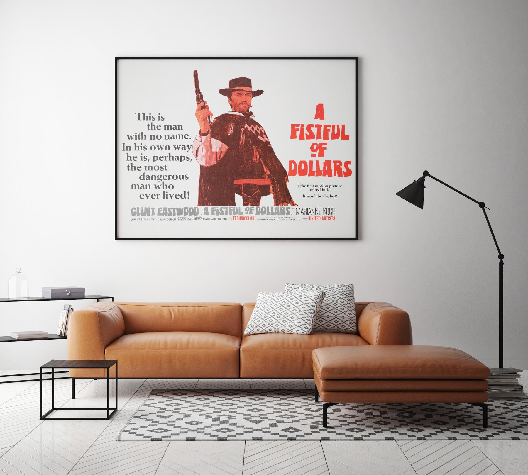 Fantastique première année de sortie pour le western spaghetti de Sergio Leone, La poignée de dollars. Superbe représentation de l'Homme sans nom, premier rôle emblématique de Clint Eastwood.

Cette affiche de film vintage originale a été pliée