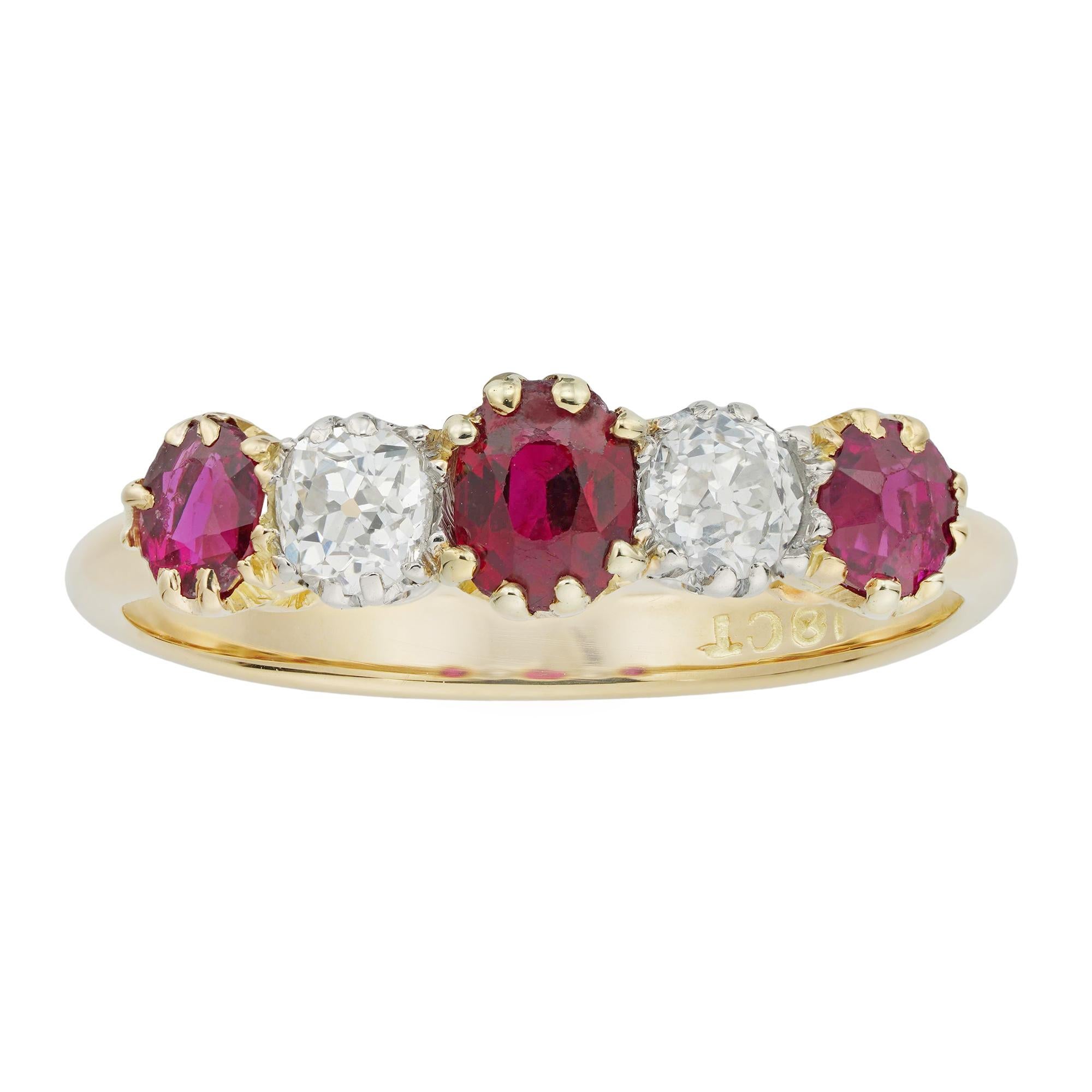 Ring mit fünf Steinen Rubin und Diamant (Gemischter Schliff) im Angebot