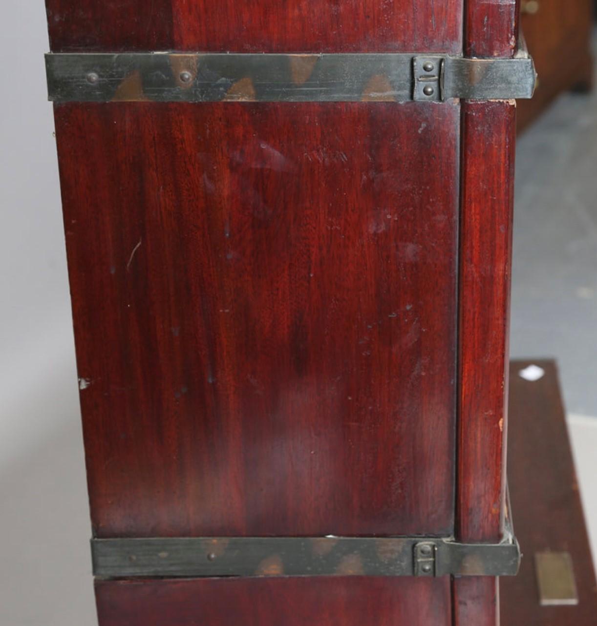 Eine außergewöhnliche Qualität frühen 20. Jahrhundert Mahagoni Globe-Wernicke fünfstöckigen Barristers Bücherregal mit verglasten Türen, und auf einem Sockel Basis. 
Dies ist  ein wirklich schönes Stück mit einer Messingplatte mit der Aufschrift