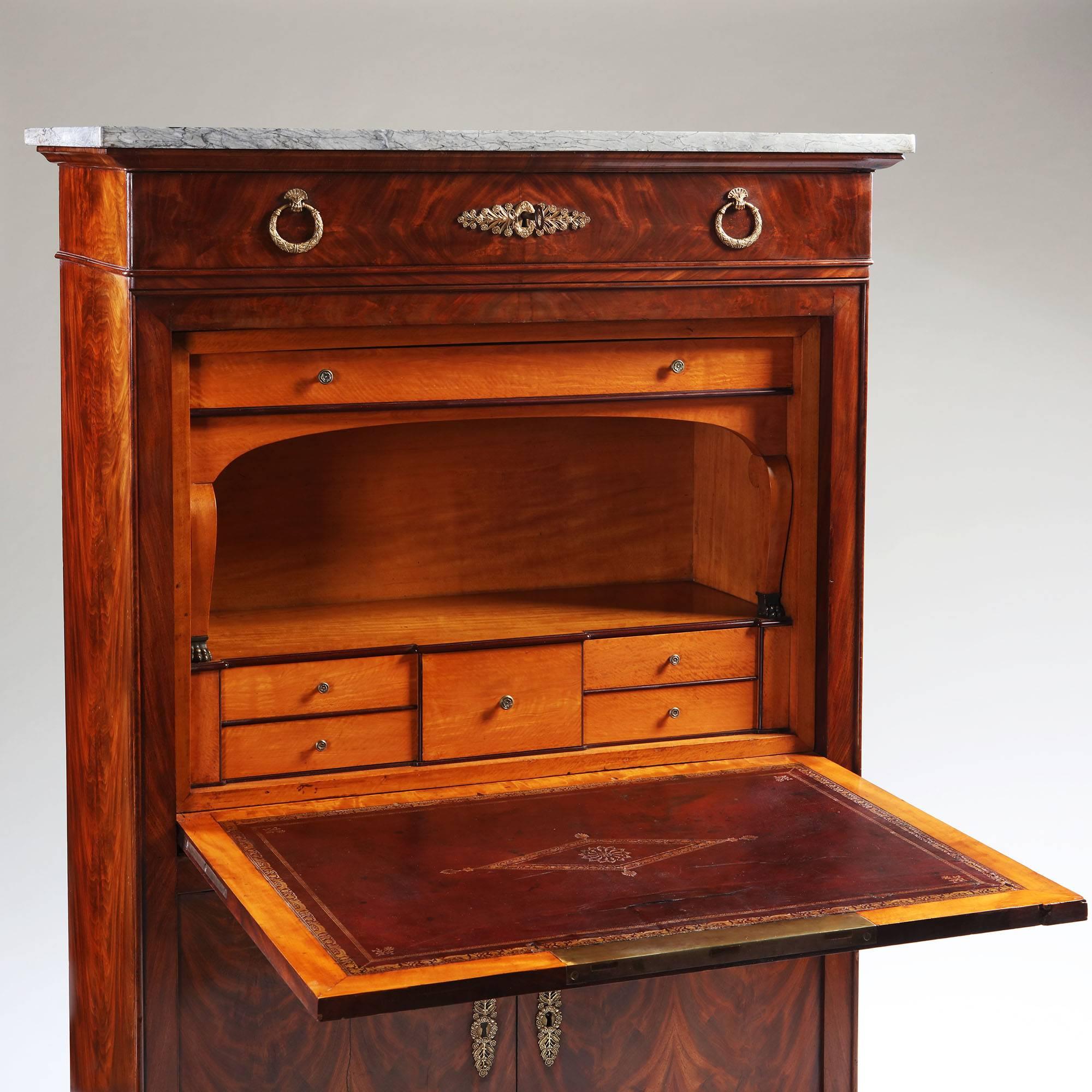 Flame Mahogany Secretaire a Abattant In Good Condition In London, GB