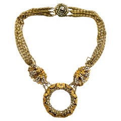 Collana con catena dorata appiattita e rosa di Monte, Miriam Haskell, primi anni Cinquanta.