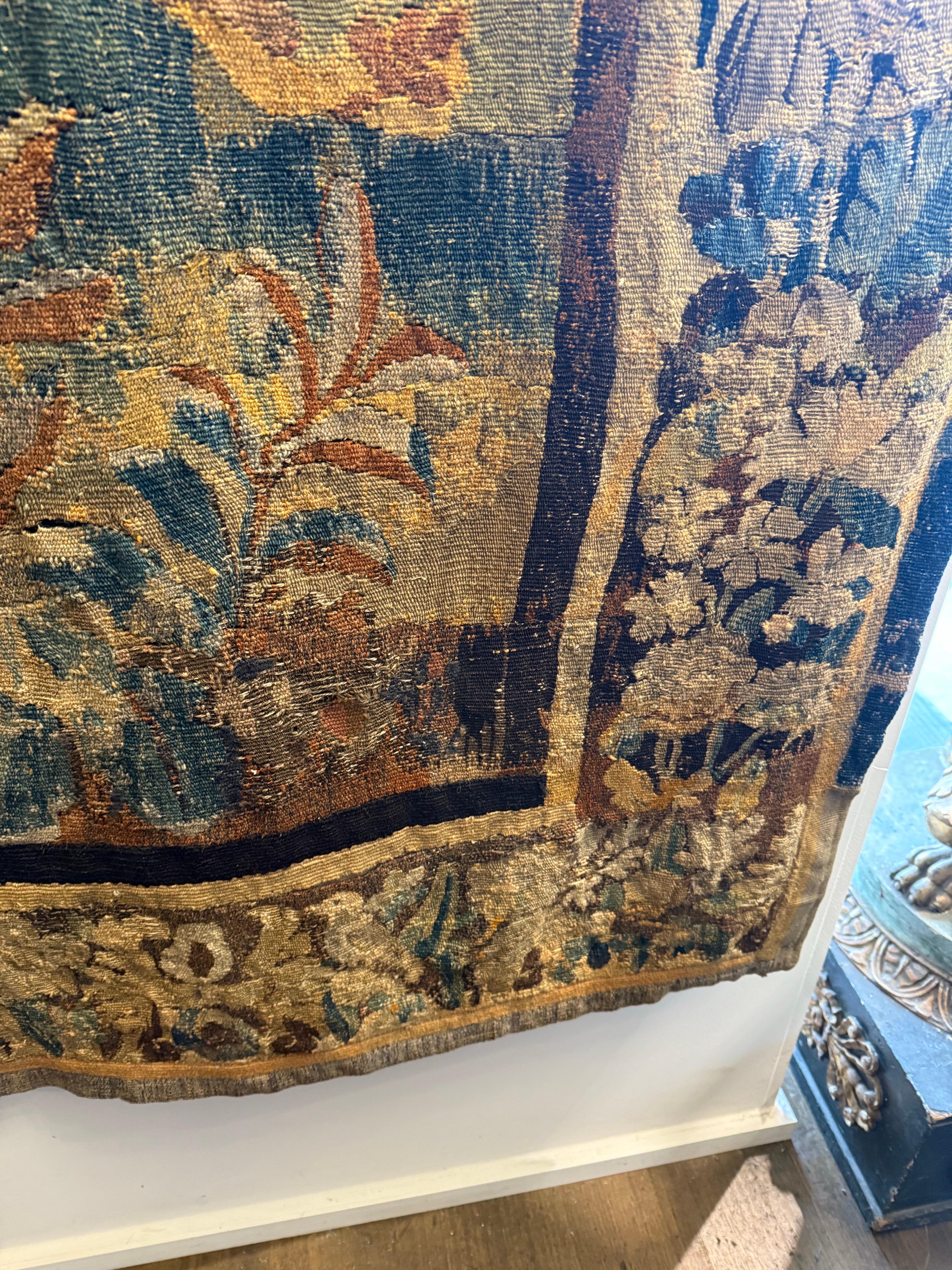 Flemish Verdure Tapestry, 18. Jahrhundert (18. Jahrhundert und früher) im Angebot