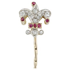 Épingle à bâton Fleur-de-lis en rubis et diamants
