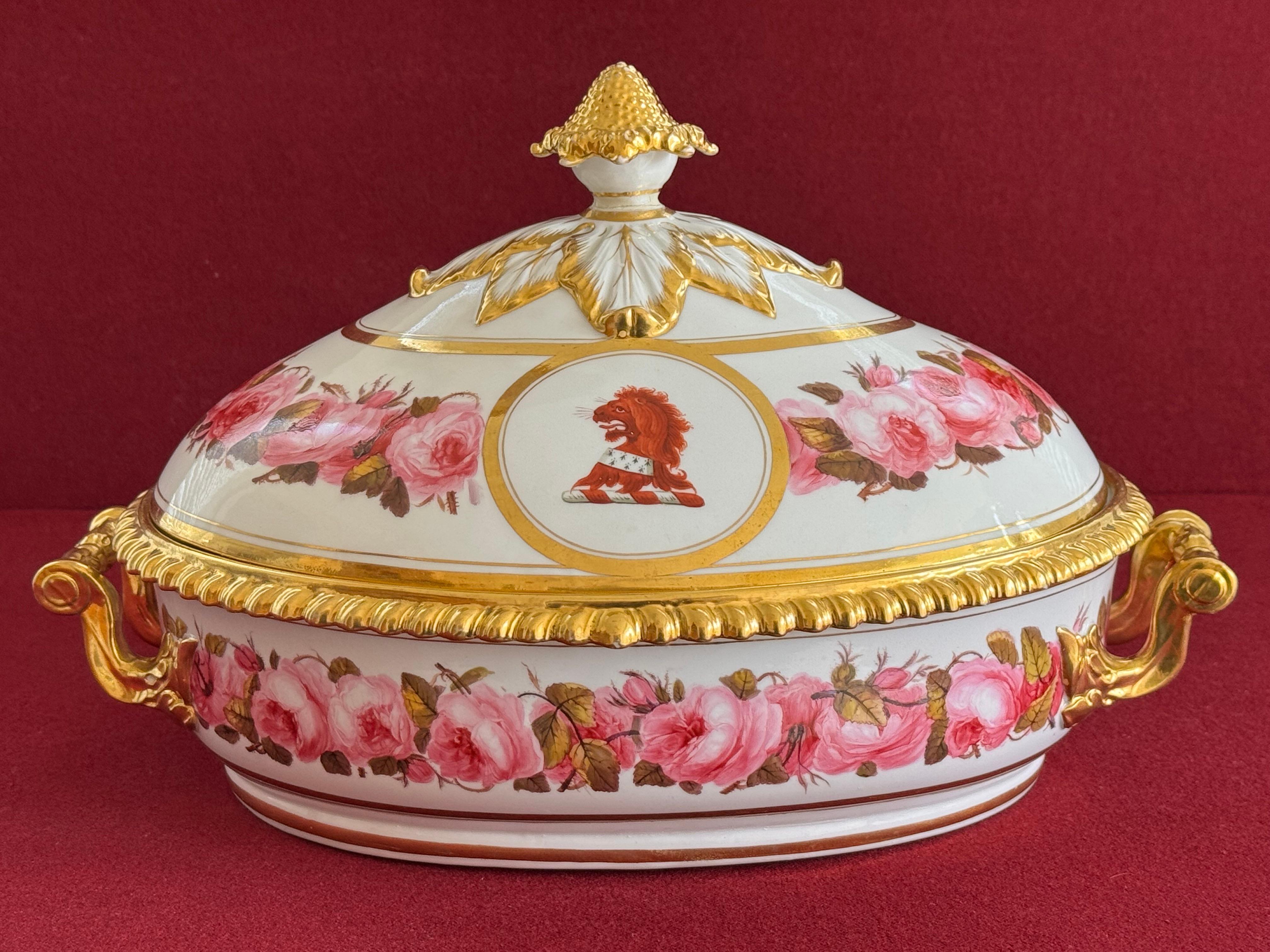 Hand-Painted A Flight, Barr and Barr Worcester Porcelain Entrée Dish c.1815 - 1820 For Sale