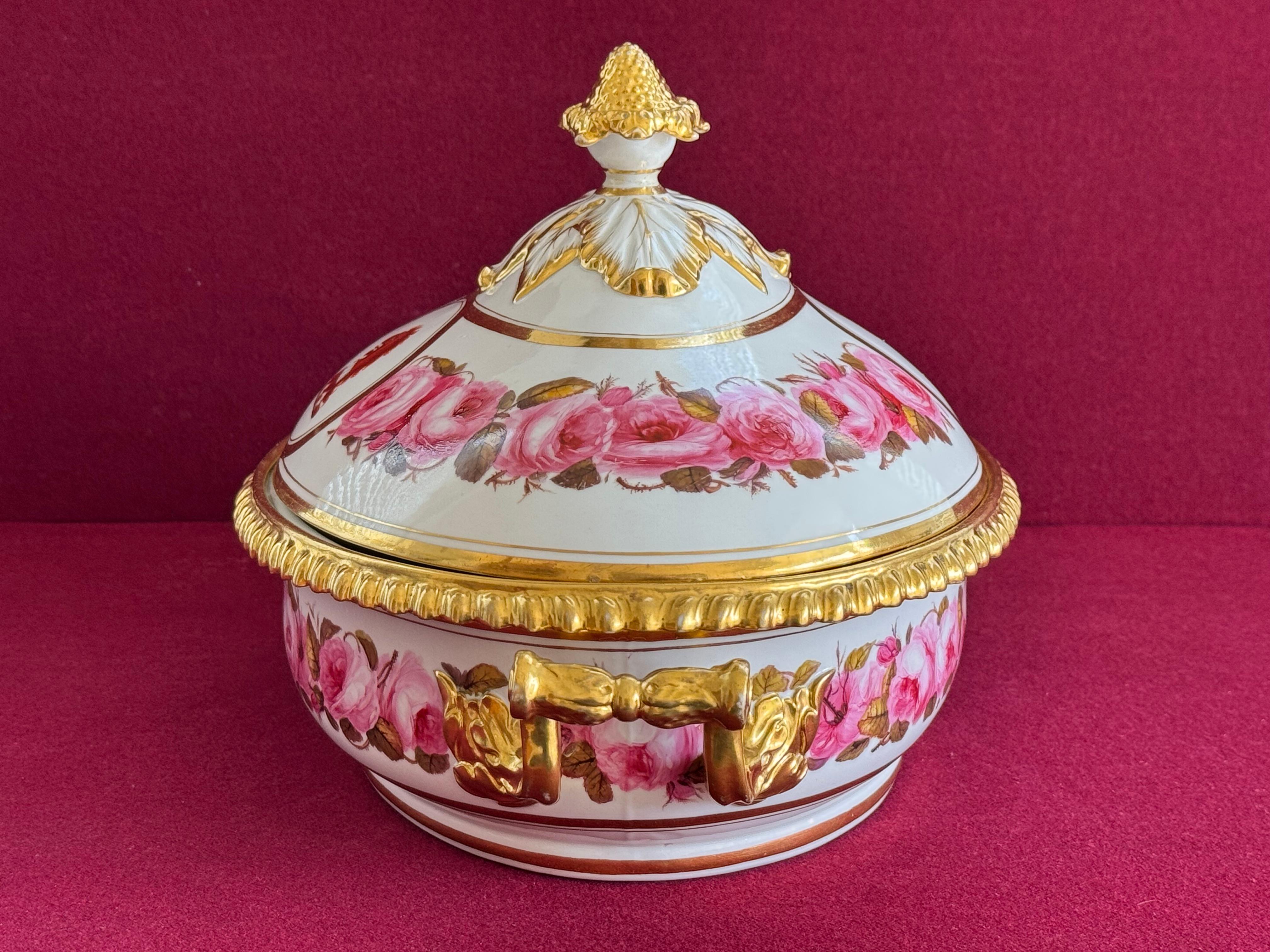 A Flight, Barr and Barr Worcester Porcelain Entrée Dish c.1815 - 1820 In Excellent Condition For Sale In Exeter, GB