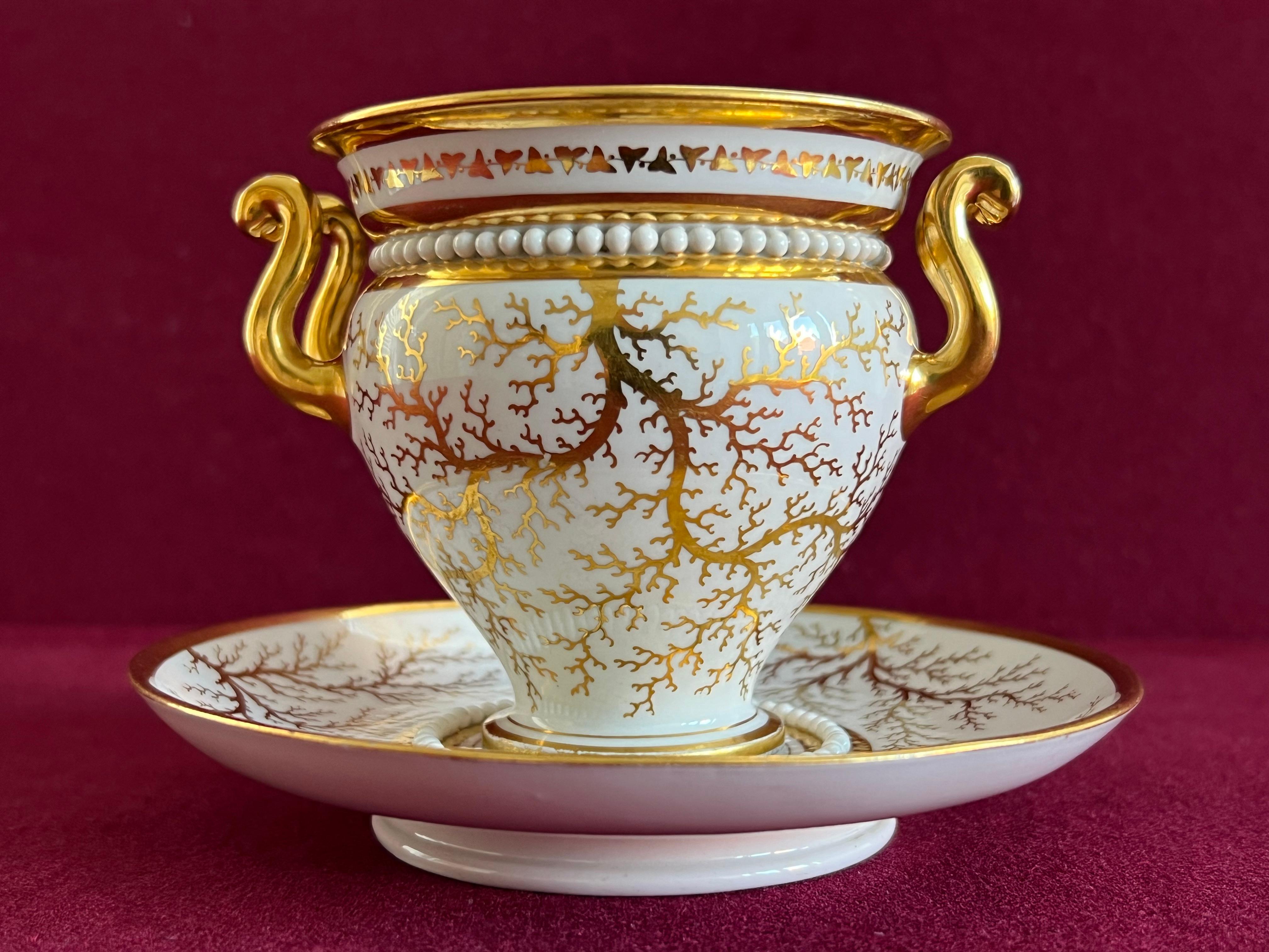 A.I.C. Worcester Porcelain Cabinet Cup & Stand c.1815 Excellent état - En vente à Exeter, GB