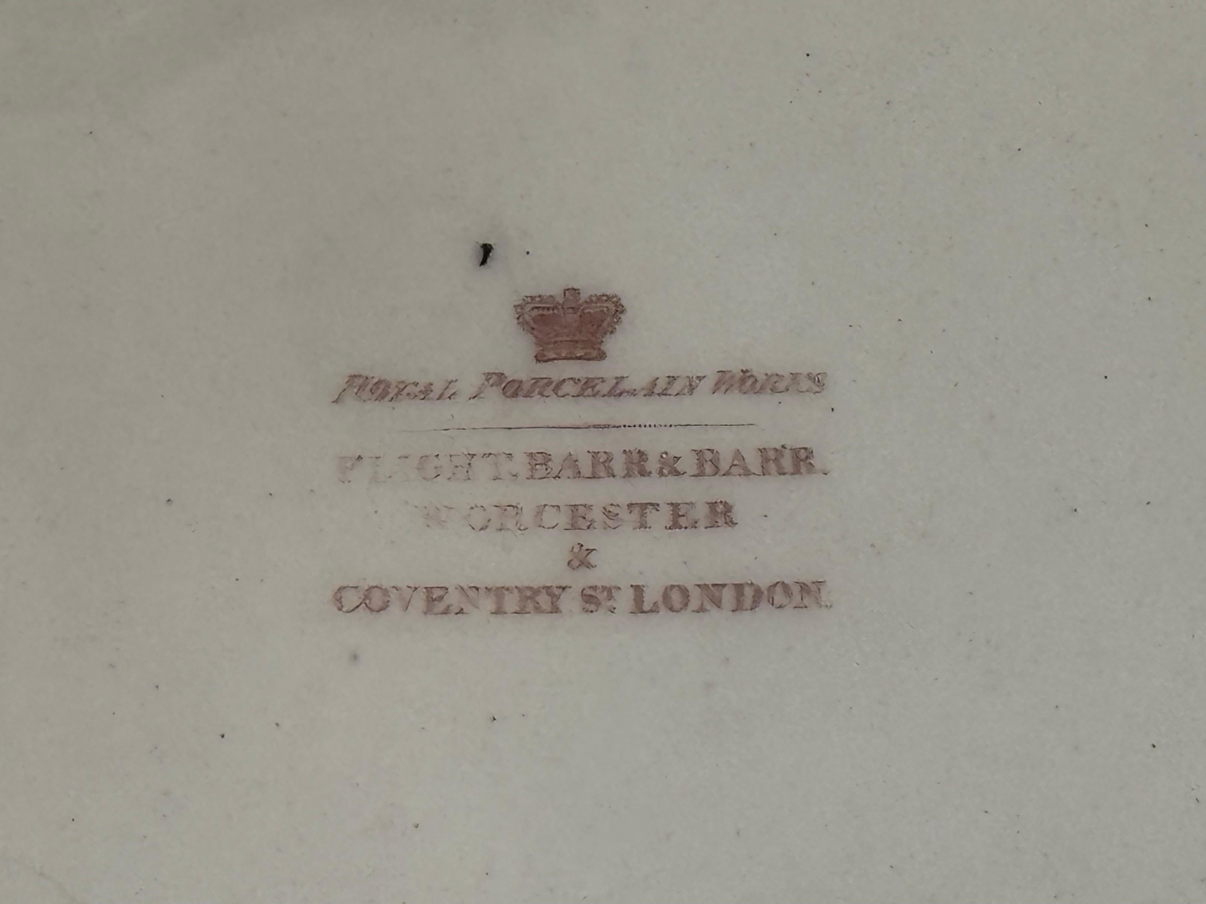 A Flight, Barr & Barr Worcester porcelain dessert plate c.1820 In Excellent Condition For Sale In Exeter, GB