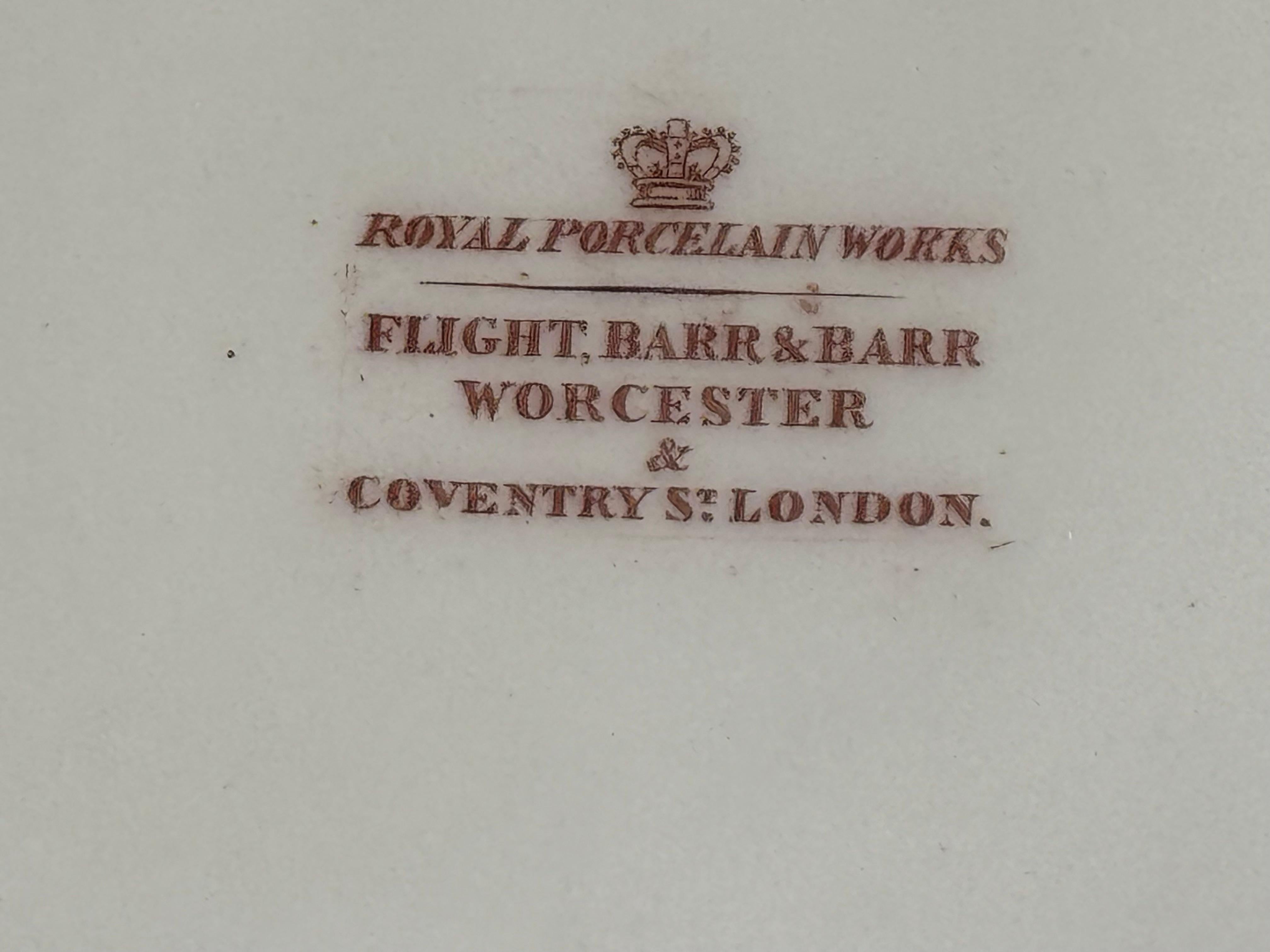 A Flight, Barr & Barr Worcester porcelain dessert plate c.1820 In Excellent Condition For Sale In Exeter, GB