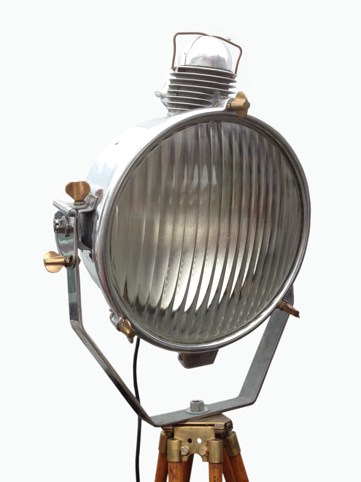 A fine example of reutilization of an old locomotive headlight from a Pennsylvania Train. Converted in a chromed metal floodlight with an adjustable oak wooden tripod and aluminum feet. USA 1890 ca.