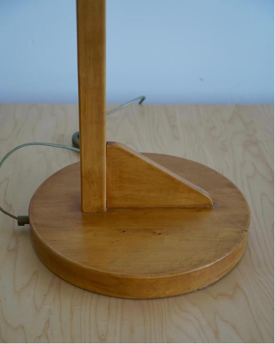 Scandinave moderne Un lampadaire d'Aino Aalto, modèle 806A en vente