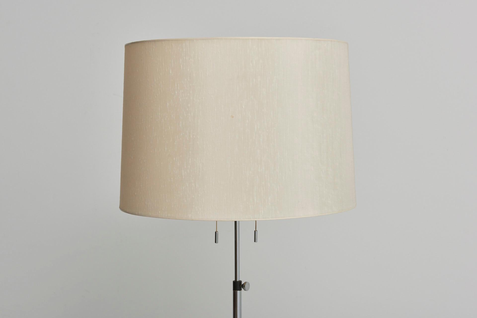 Floor Lamp with Cross Foot In Good Condition For Sale In Antwerpen, BE