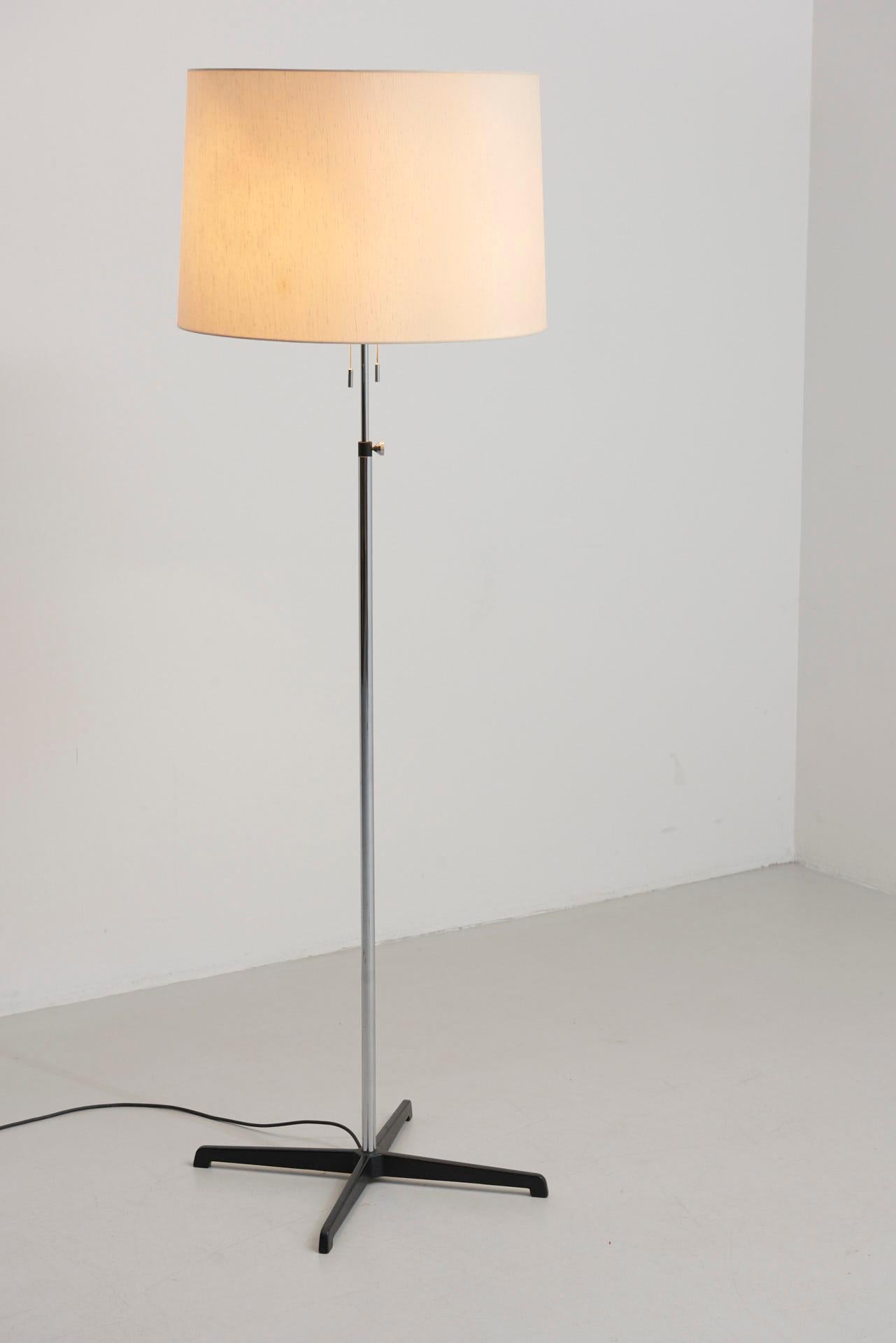 Floor Lamp with Cross Foot For Sale 2