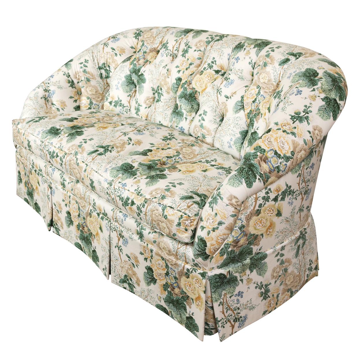 A Floral Loveseat with Tufted Back and Pleated Skirt In Excellent Condition In New York, NY