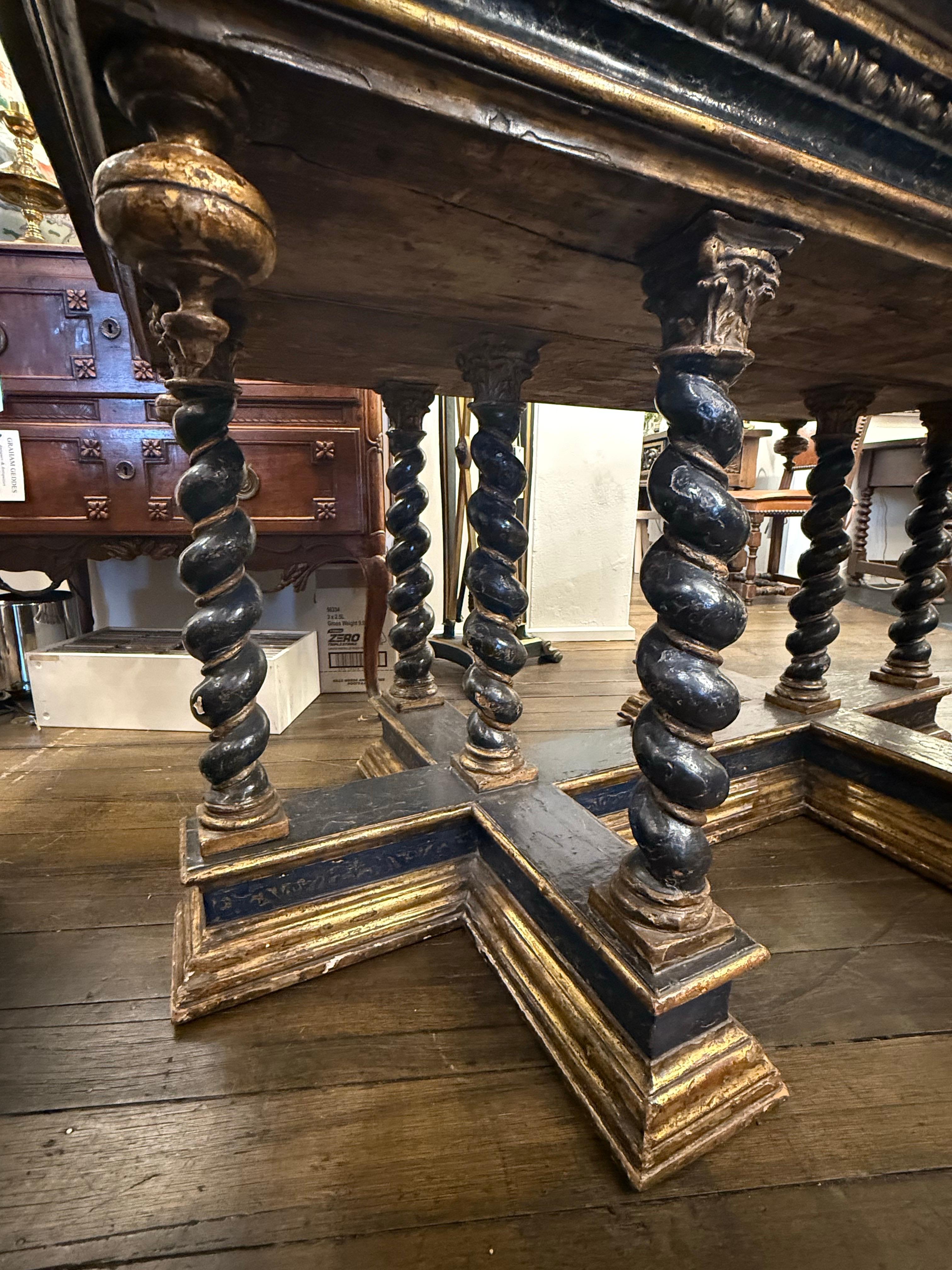 Table centrale en laque et parcellaire doré, Florentine, XVIe siècle en vente 5