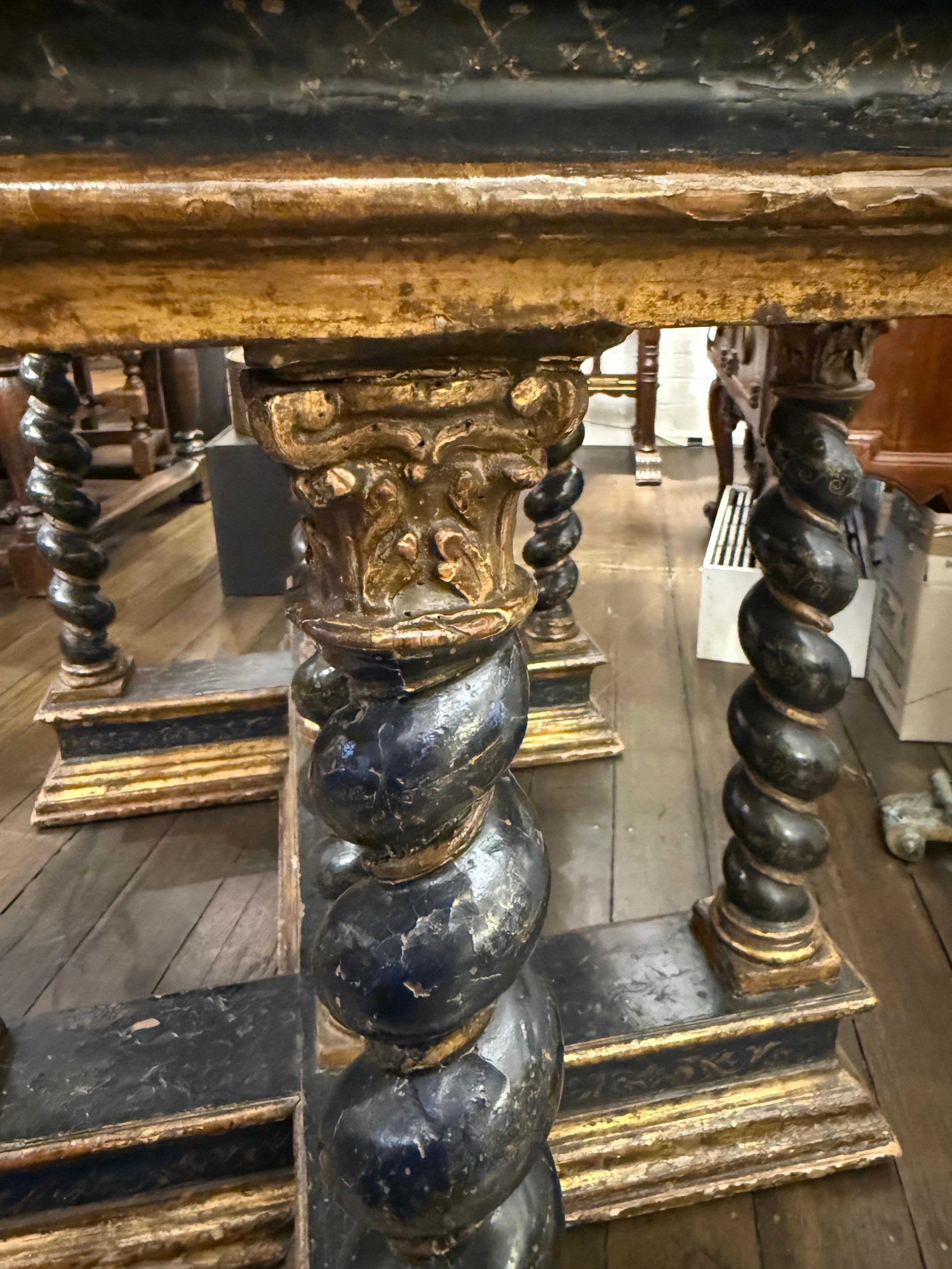 Table centrale en laque et parcellaire doré, Florentine, XVIe siècle en vente 6