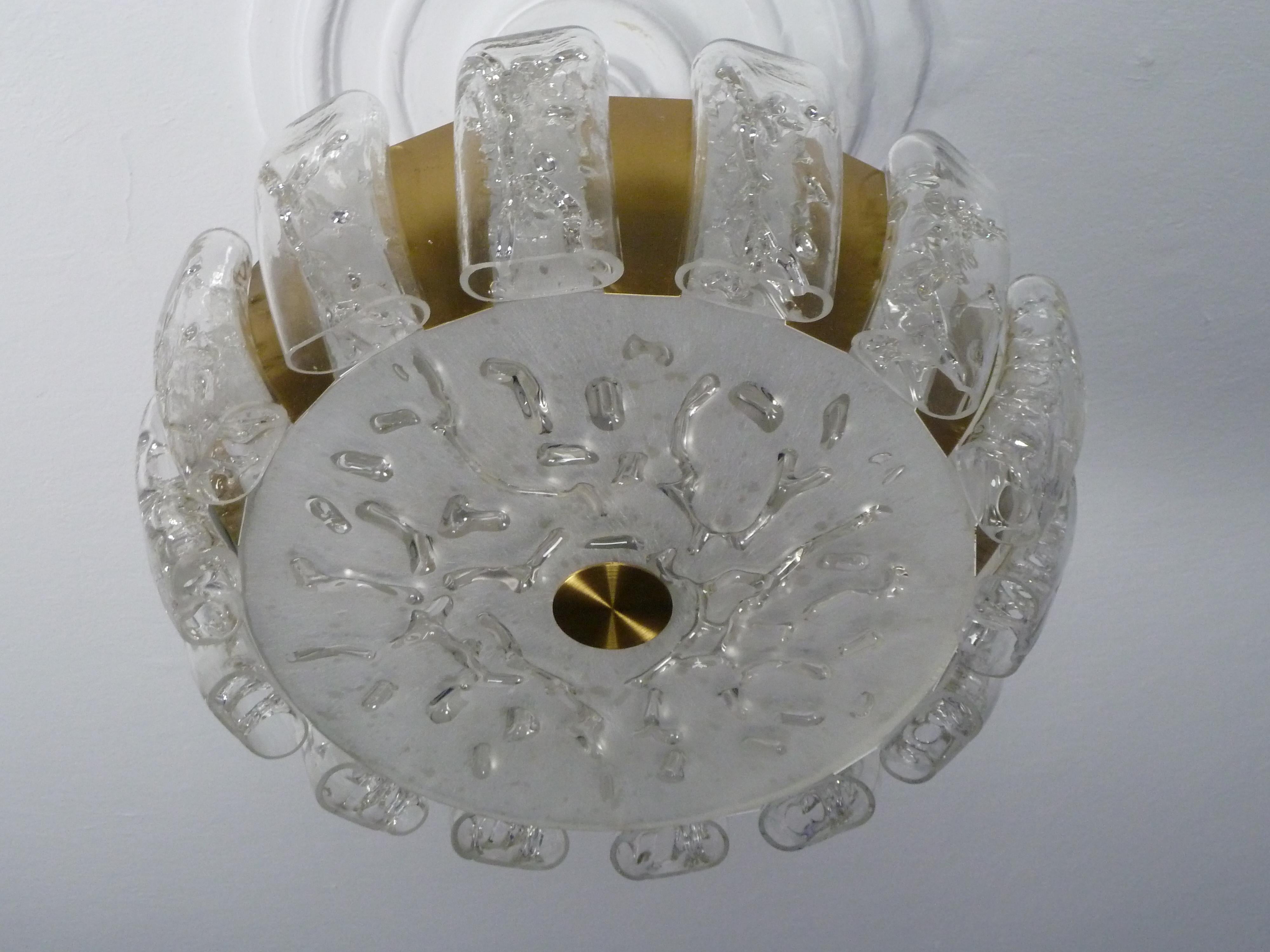 Empotrable de cristal soplado de hielo, Plafoniere de mediados de siglo de Doria, años 70 en venta 2