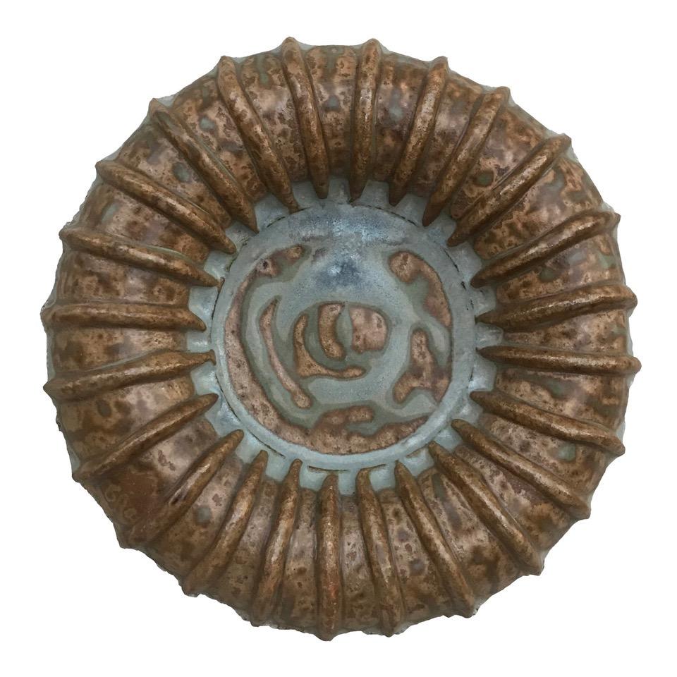 Plat cannelé en céramique Arne Bang des années 1940, Danemark, milieu du siècle, signé AB Bon état - En vente à London, Fitzrovia