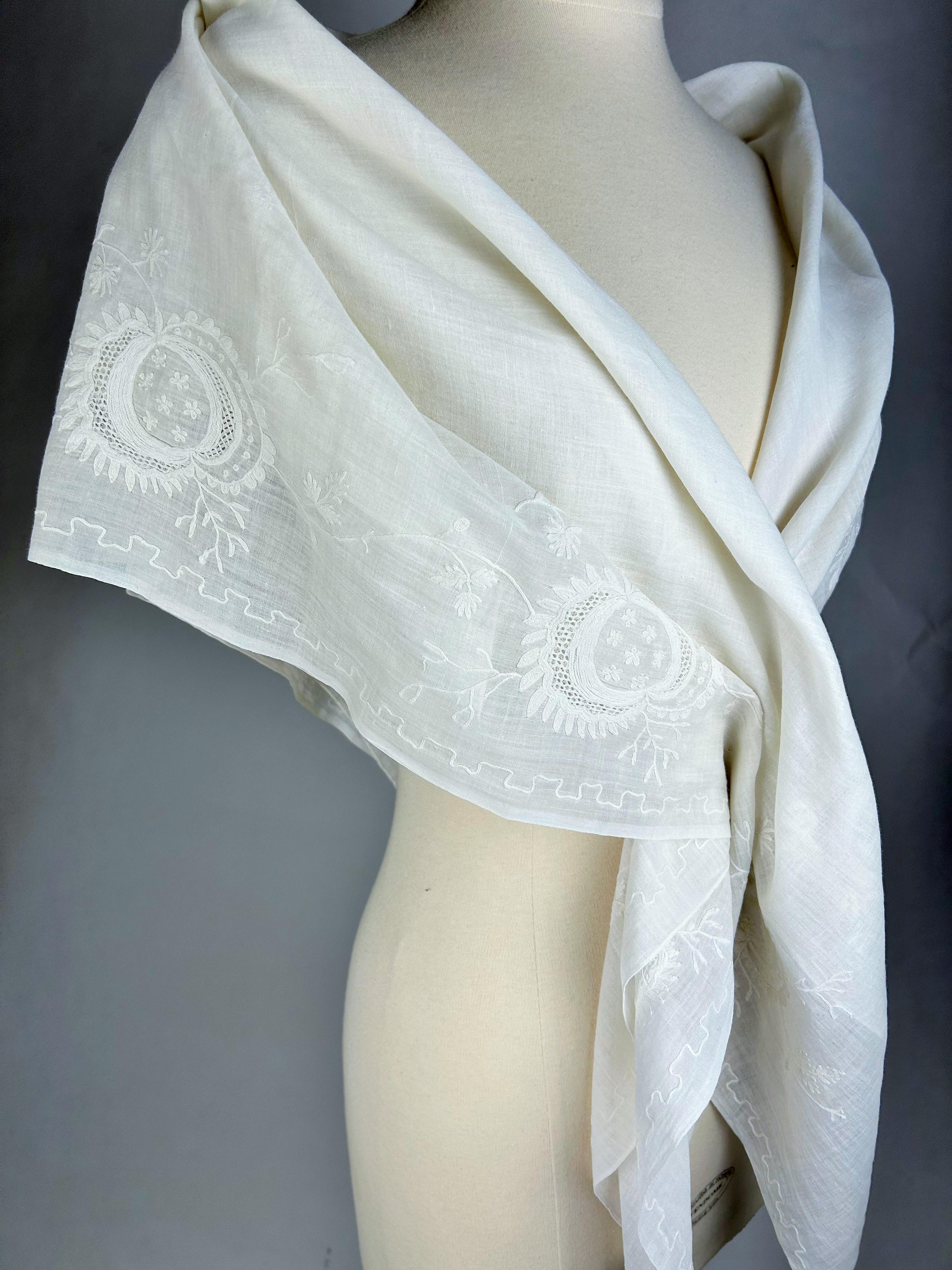 A Foldover Muslin fichu Scarf Chain stitched embroidery- Circa 1800 For Sale 3