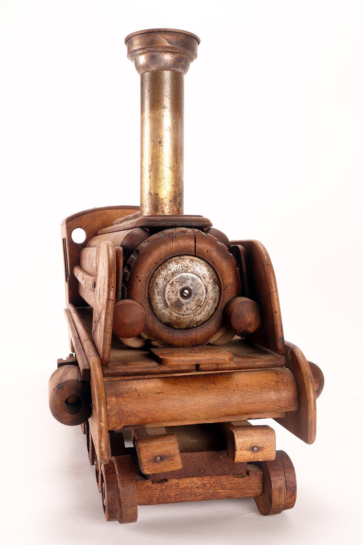 Ein Volkskunstmodell eines Spielzeugs, das eine Dampfzug darstellt, USA 1900. im Angebot 4